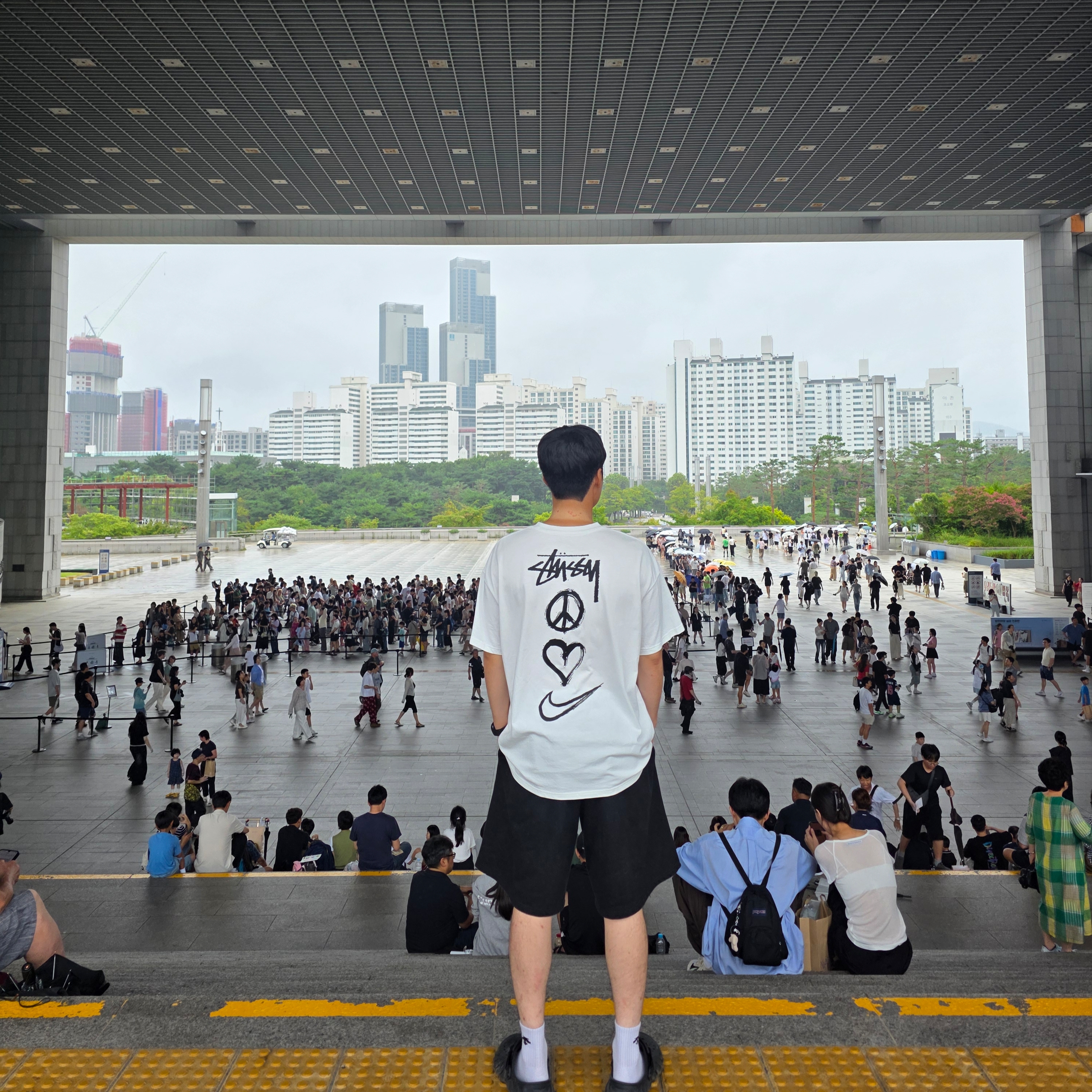Nike x Stussy NRG RA T-Shirt Summit White (DM4942-121) 착용 스타일 - 1