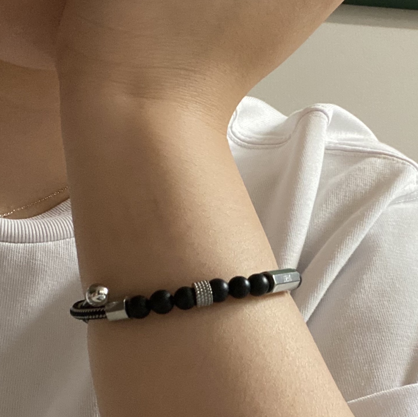 Diesel Dx1151 Beaded Agate Bracelet Black Silver 착용 스타일 - 4