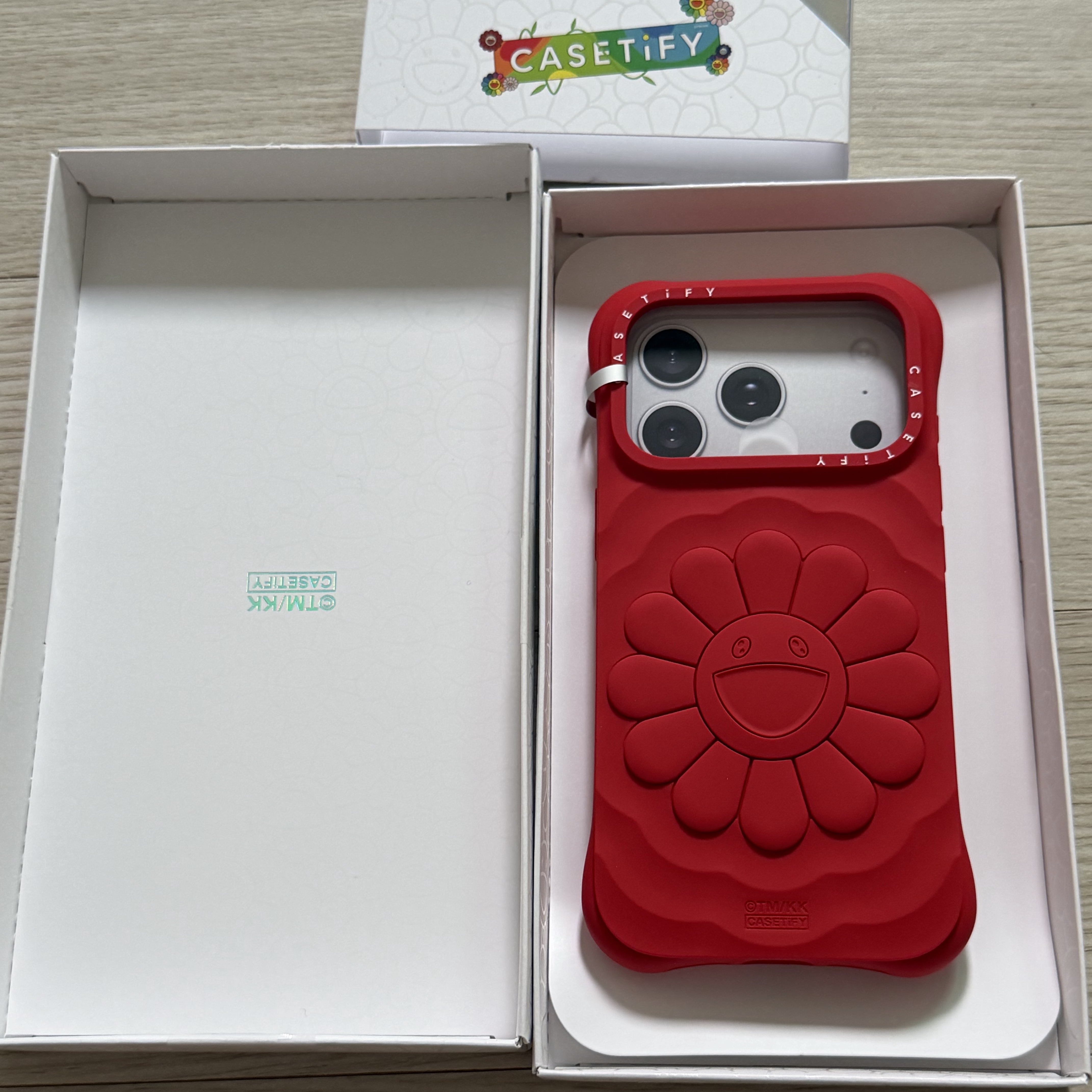 Casetify x Murakami Takashi iPhone Special Edition Flowers Phone Case Sealed Case (1 Blind Box) 착용 스타일