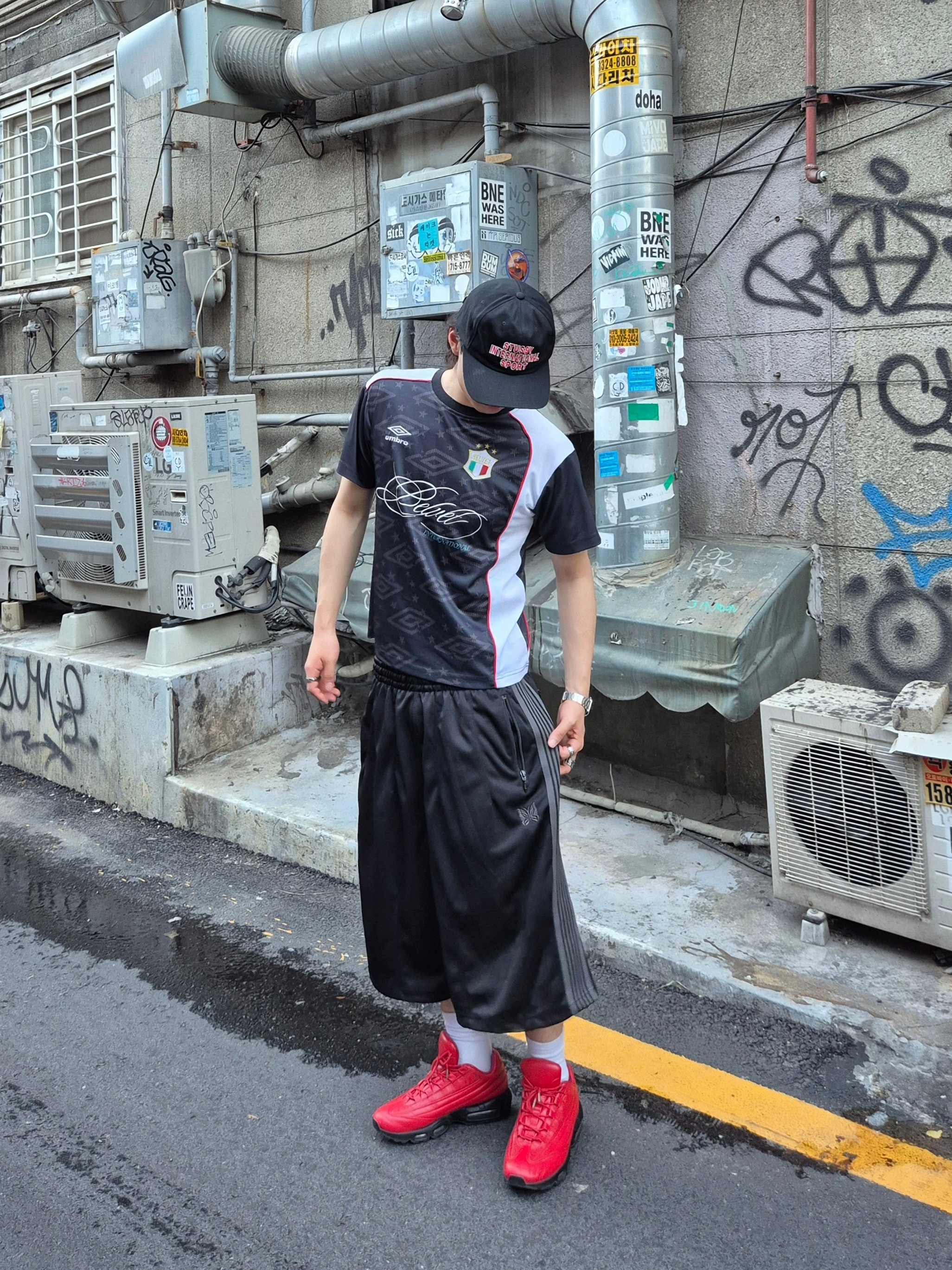 Needles x LHP H.D. Track Pants Shorts Poly Smooth Black Charcoal, Stussy Mid-Depth International Sport Strapback Black 착용 스타일