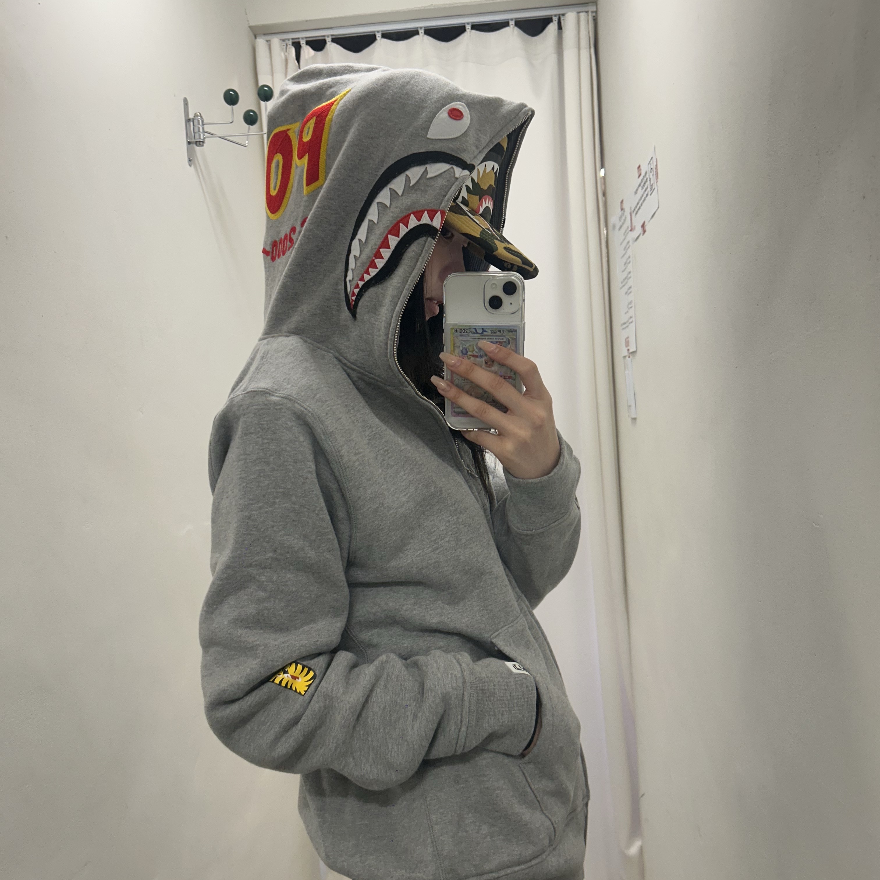 BAPE 1st Camo Shark Mesh Cap Yellow 착용 스타일 - 2