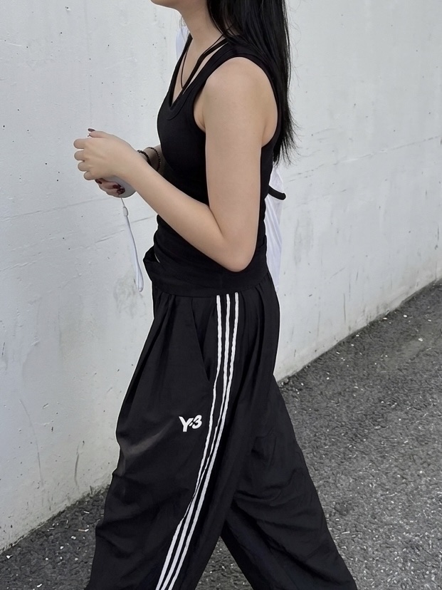 Y-3 Raw Edge 3S Wide Pants Black, Nike Air Force 1 '07 Low Triple Black 착용 스타일 - 1