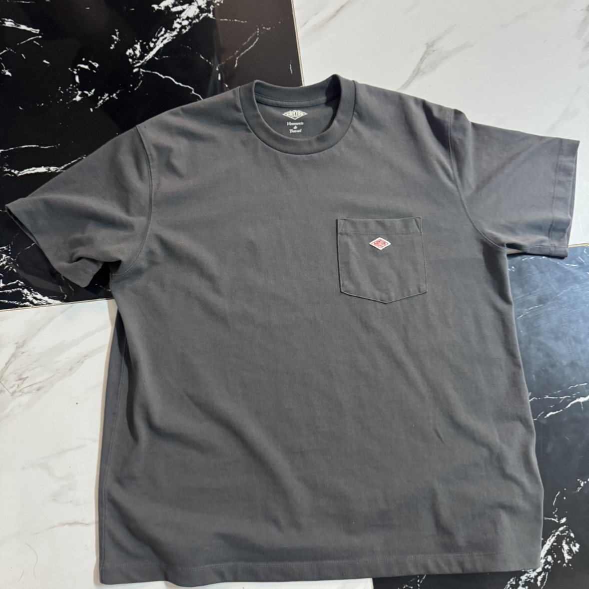 Danton Plain Short Sleeve Pocket T-Shirt Coal Grey 착용 스타일