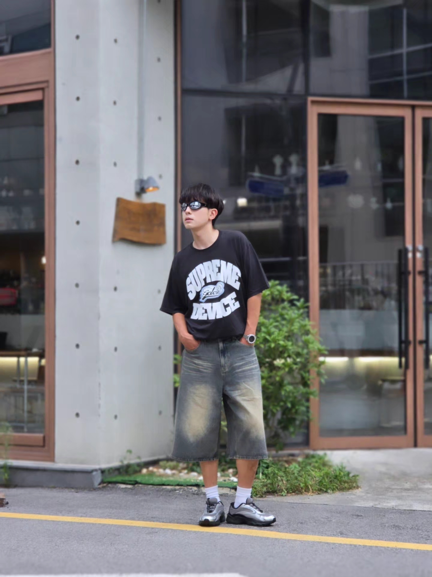 Supreme x GOODENOUGH Device T-Shirt Black - 25SS, Fila Pantera 99/25 Black Silver 착용 스타일 - 4