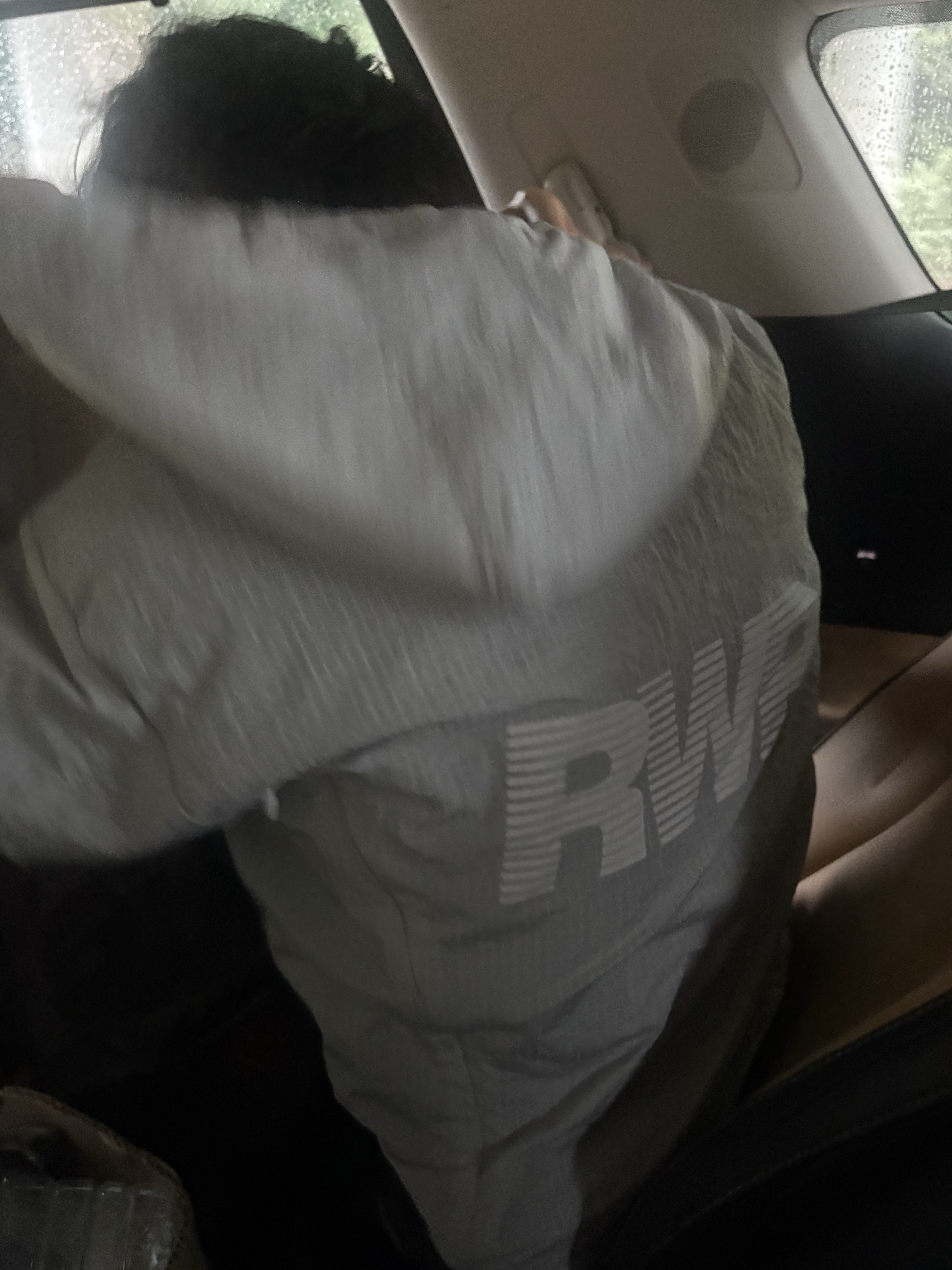 [KREAM 단독] runwhither Windbreaker Jacket V2 Gray 착용 스타일