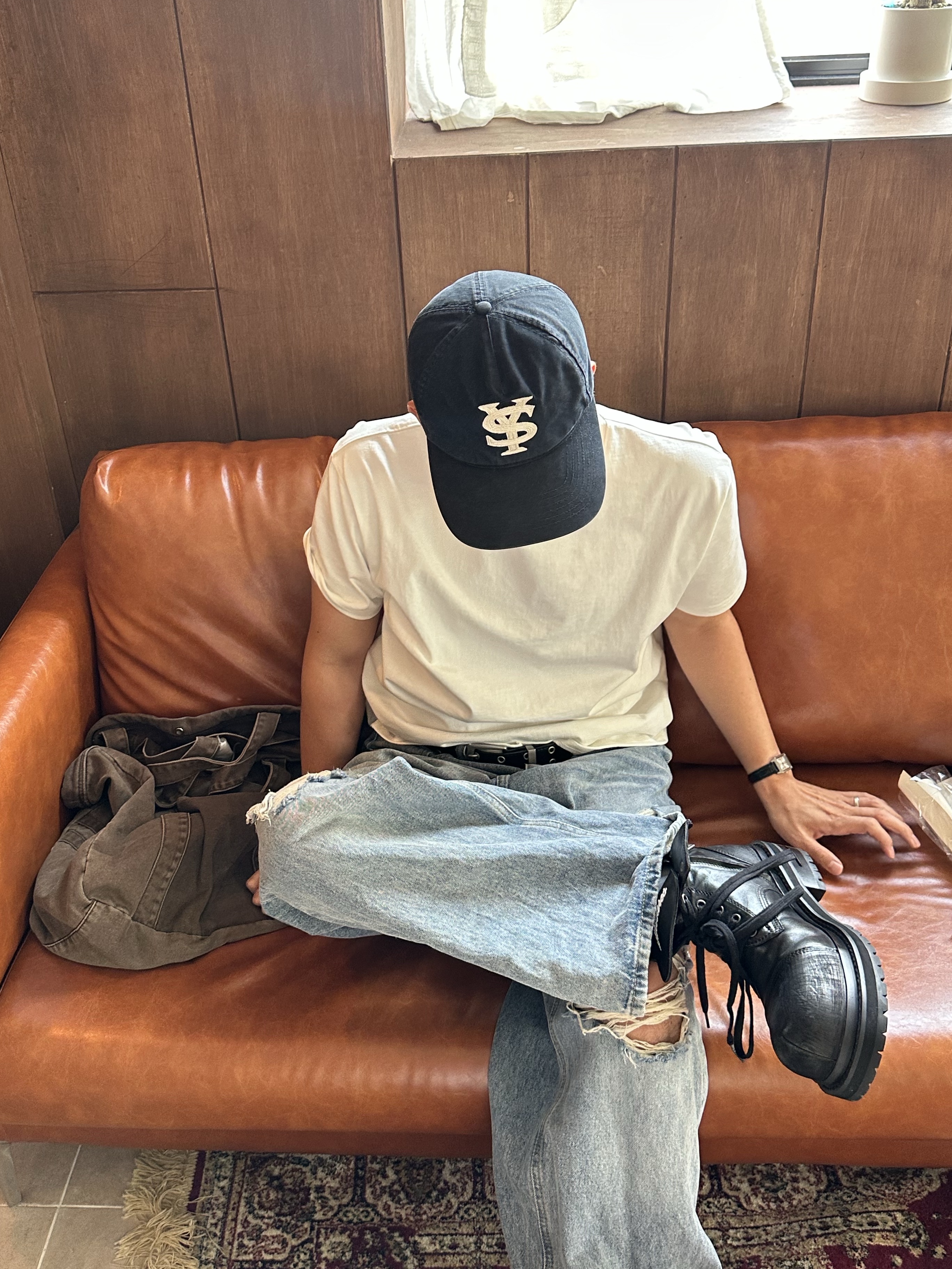 [예약 배송] Sunday Ceremony Sy Logo 5 Panel Cotton Cap - Navy 착용 스타일 - 3