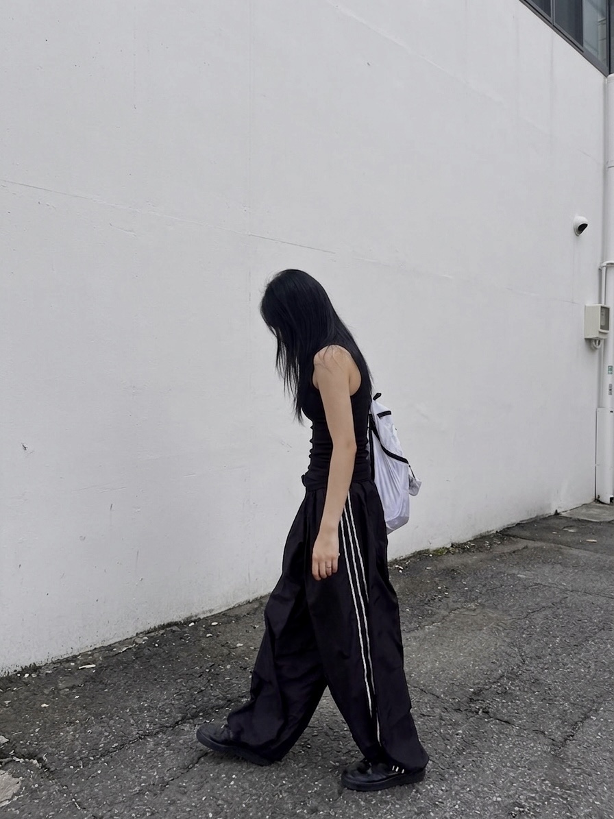 Y-3 Raw Edge 3S Wide Pants Black, Nike Air Force 1 '07 Low Triple Black 착용 스타일 - 2