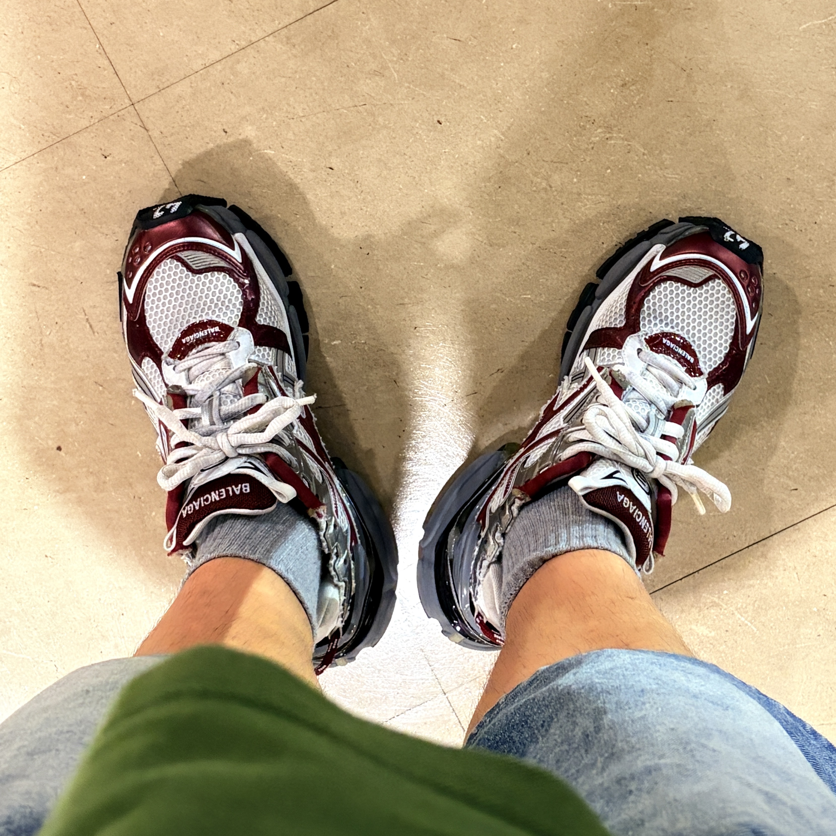 Balenciaga Runner Sneakers Grey Burgundy 착용 스타일