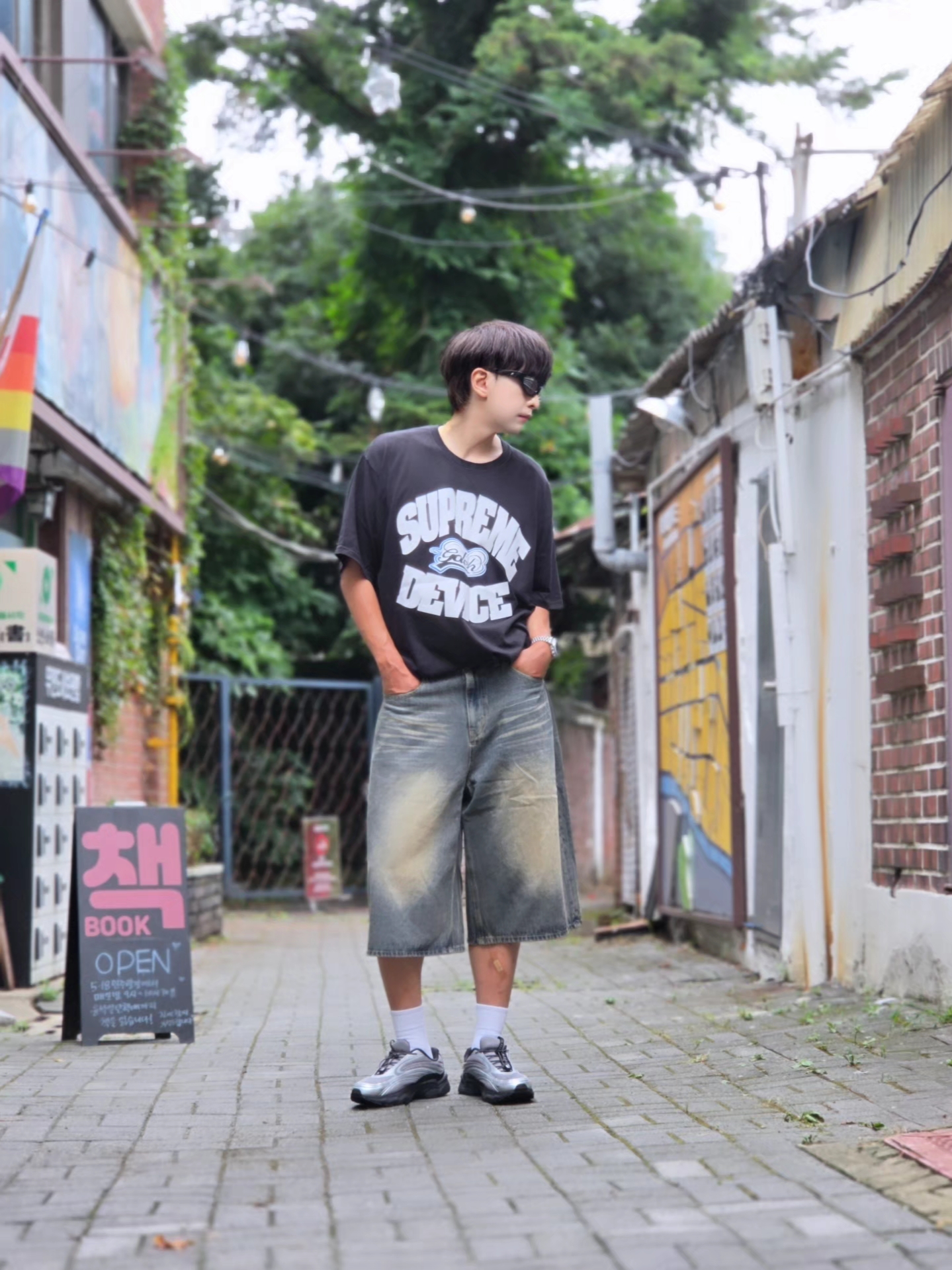 Supreme x GOODENOUGH Device T-Shirt Black - 25SS, Fila Pantera 99/25 Black Silver 착용 스타일 - 4