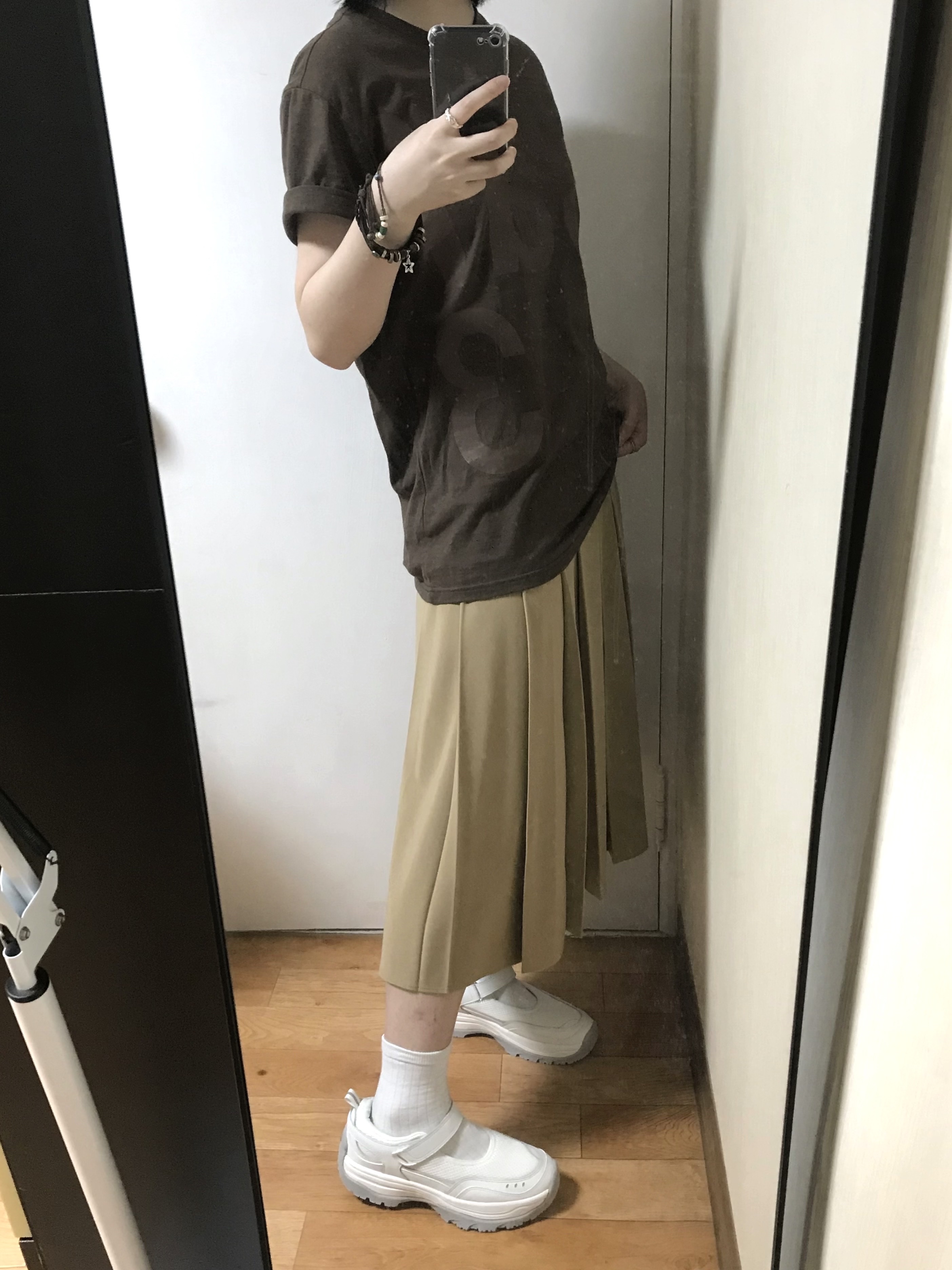 [KREAM 단독] Safarispot Basic Safari T-Shirt Brown 착용 스타일 - 3