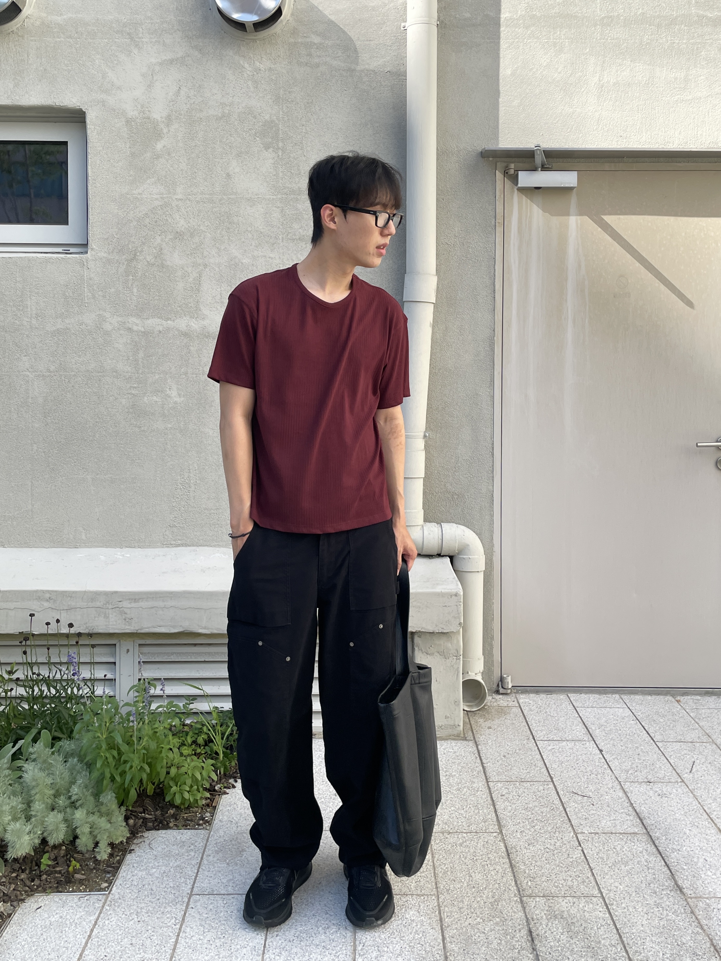 Millo Archive Texture Crop U Neck T-Shirt Cream, Millo Archive Texture Crop U Neck T-Shirt Black 착용 스타일 - 2