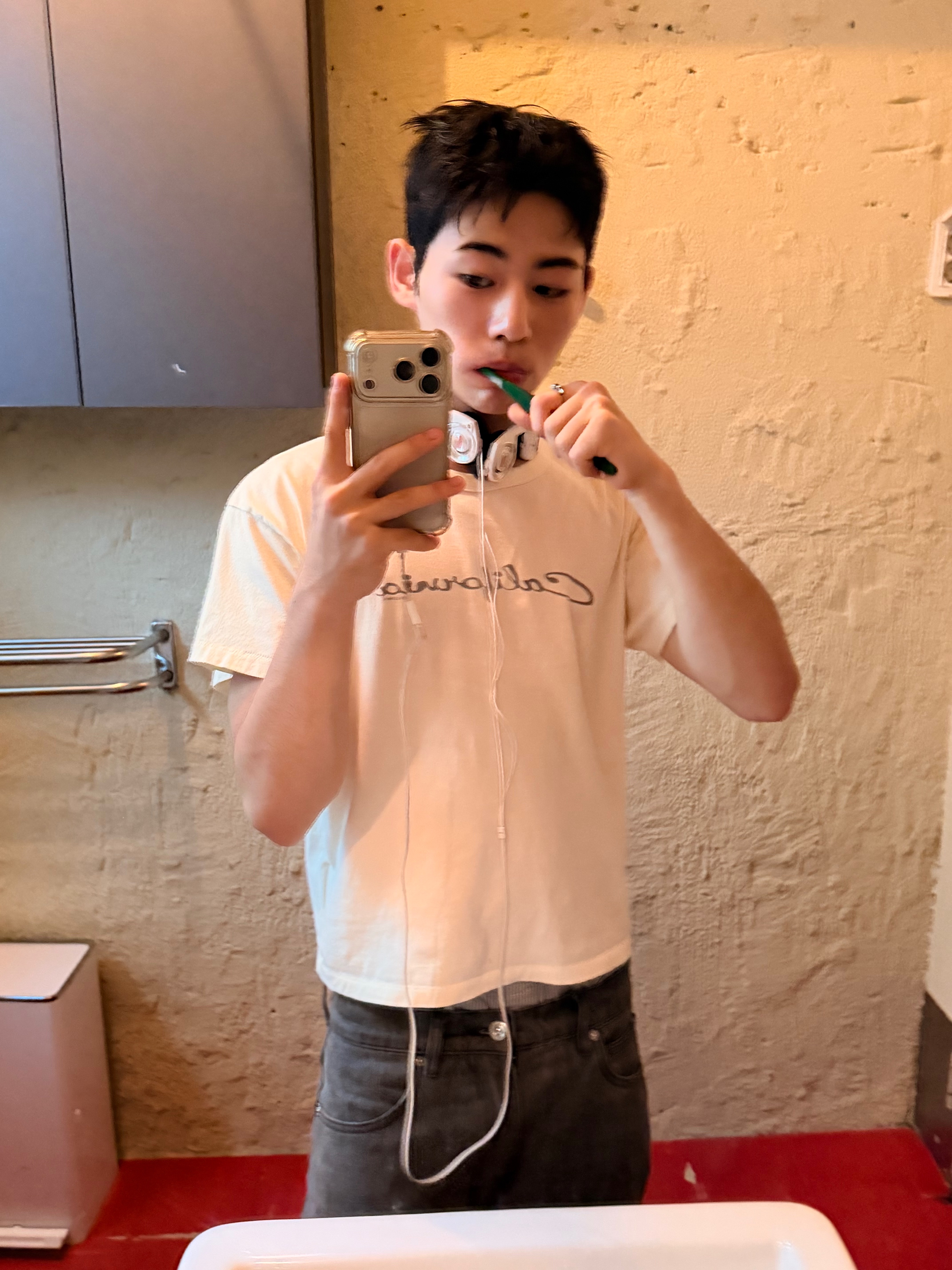 Supreme x Koss Portapro Headphones White - 23FW 착용 스타일