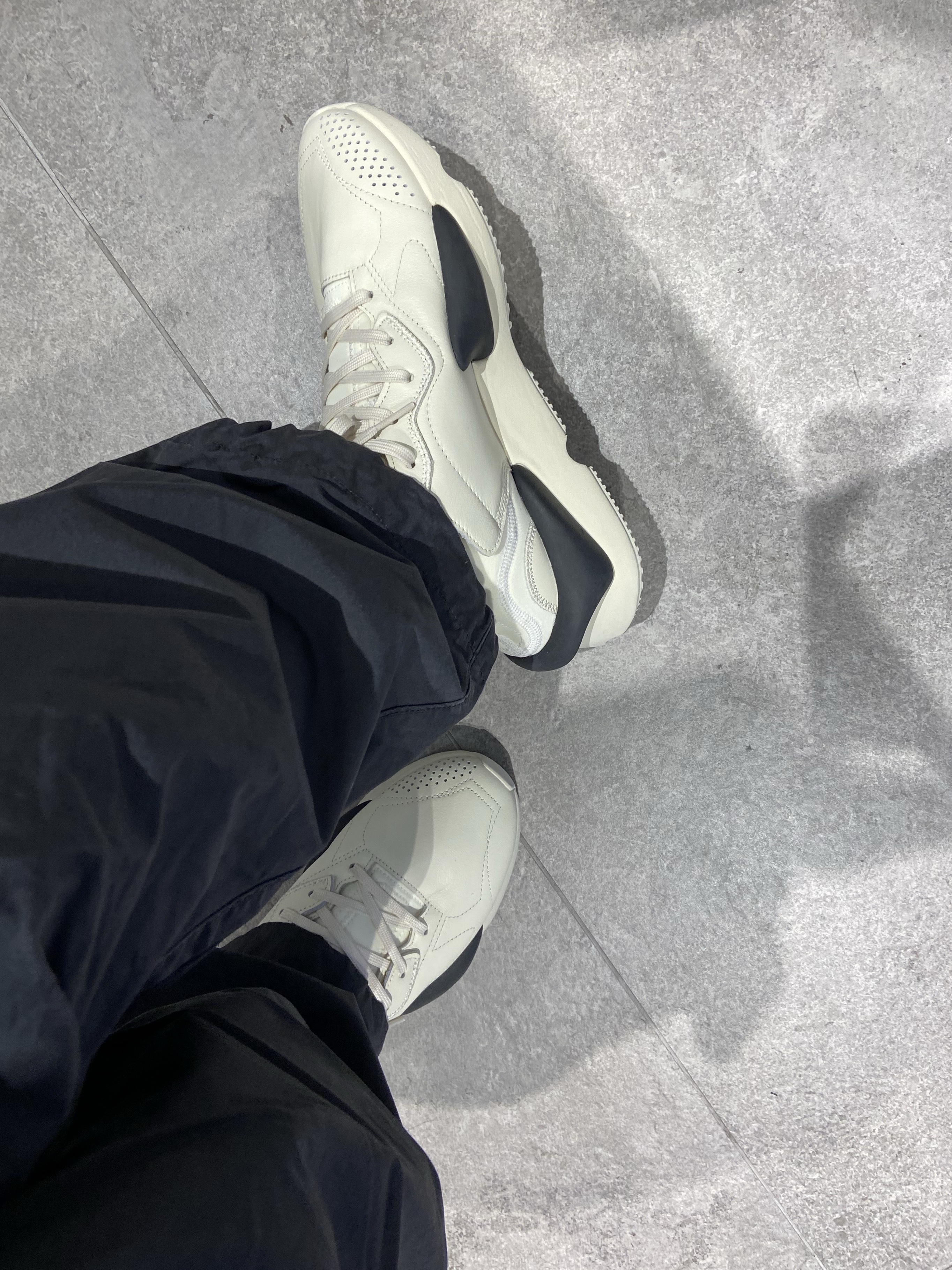 Y-3 Kaiwa Lowtop Sneakers White 착용 스타일