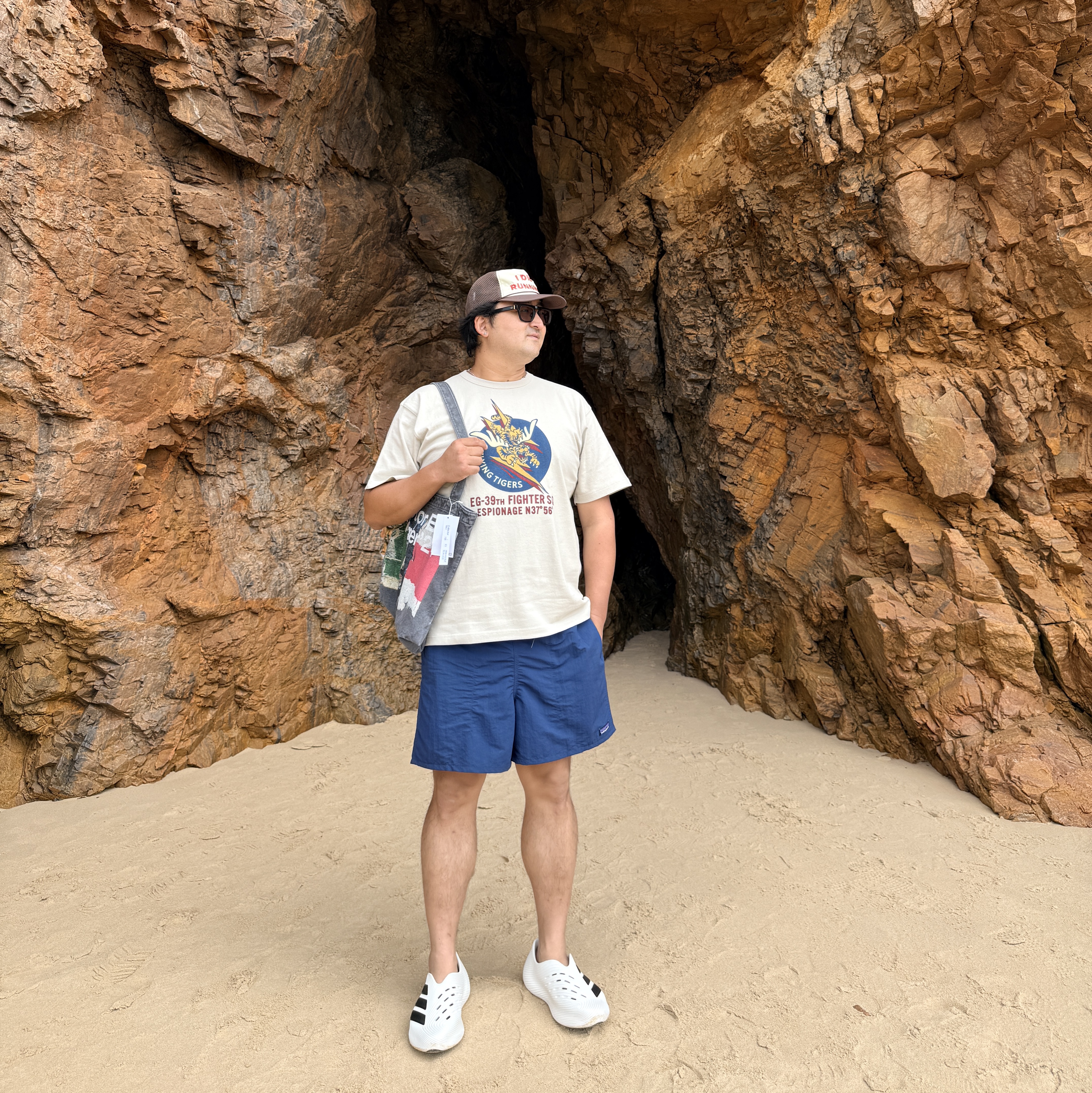 Alex Zono I Dig Running Trucker Hat OG Brown, Patagonia Baggies Shorts 5 Inch Touring Red 착용 스타일 - 3