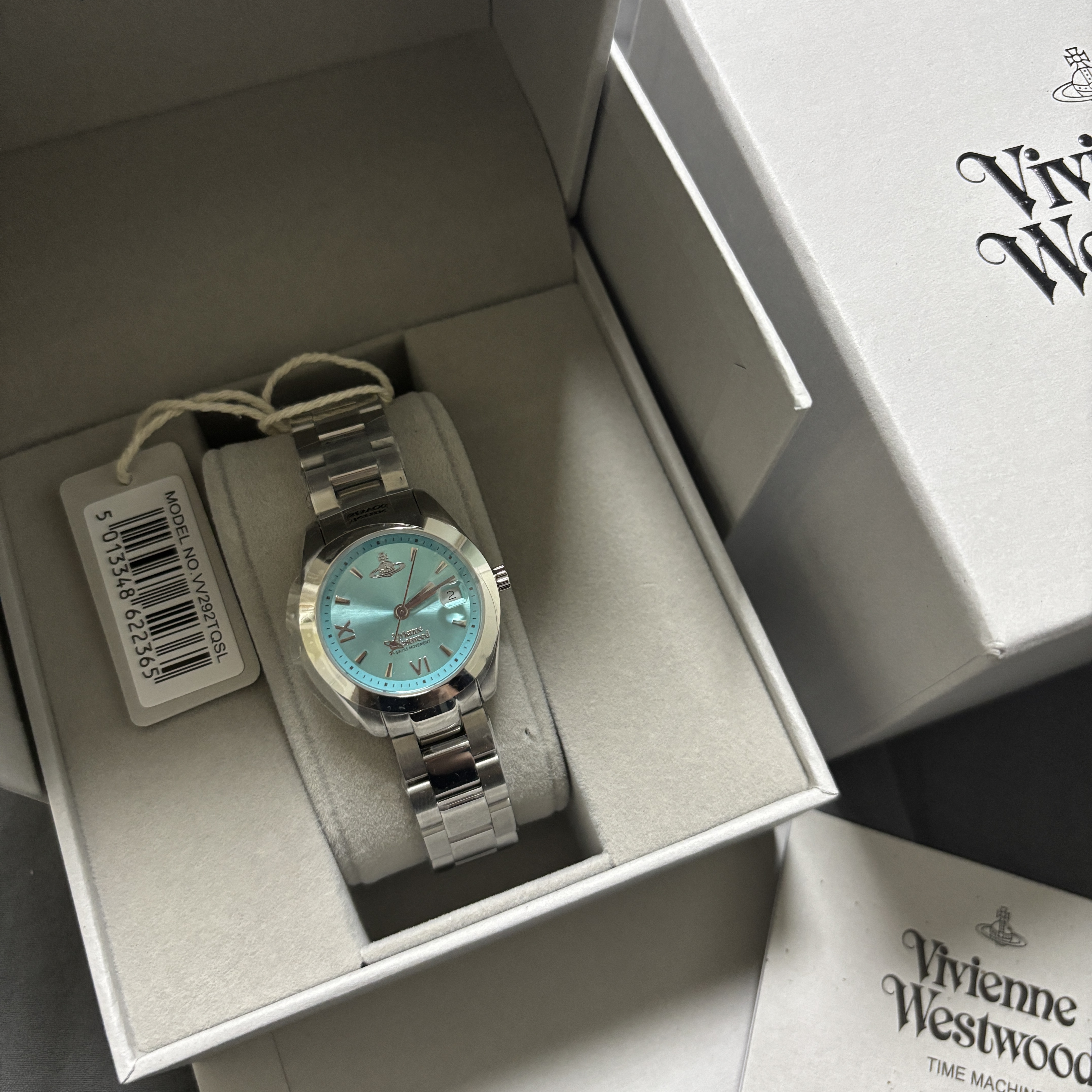 Vivienne Westwood Fenchurch Silver Turquoise 착용 스타일