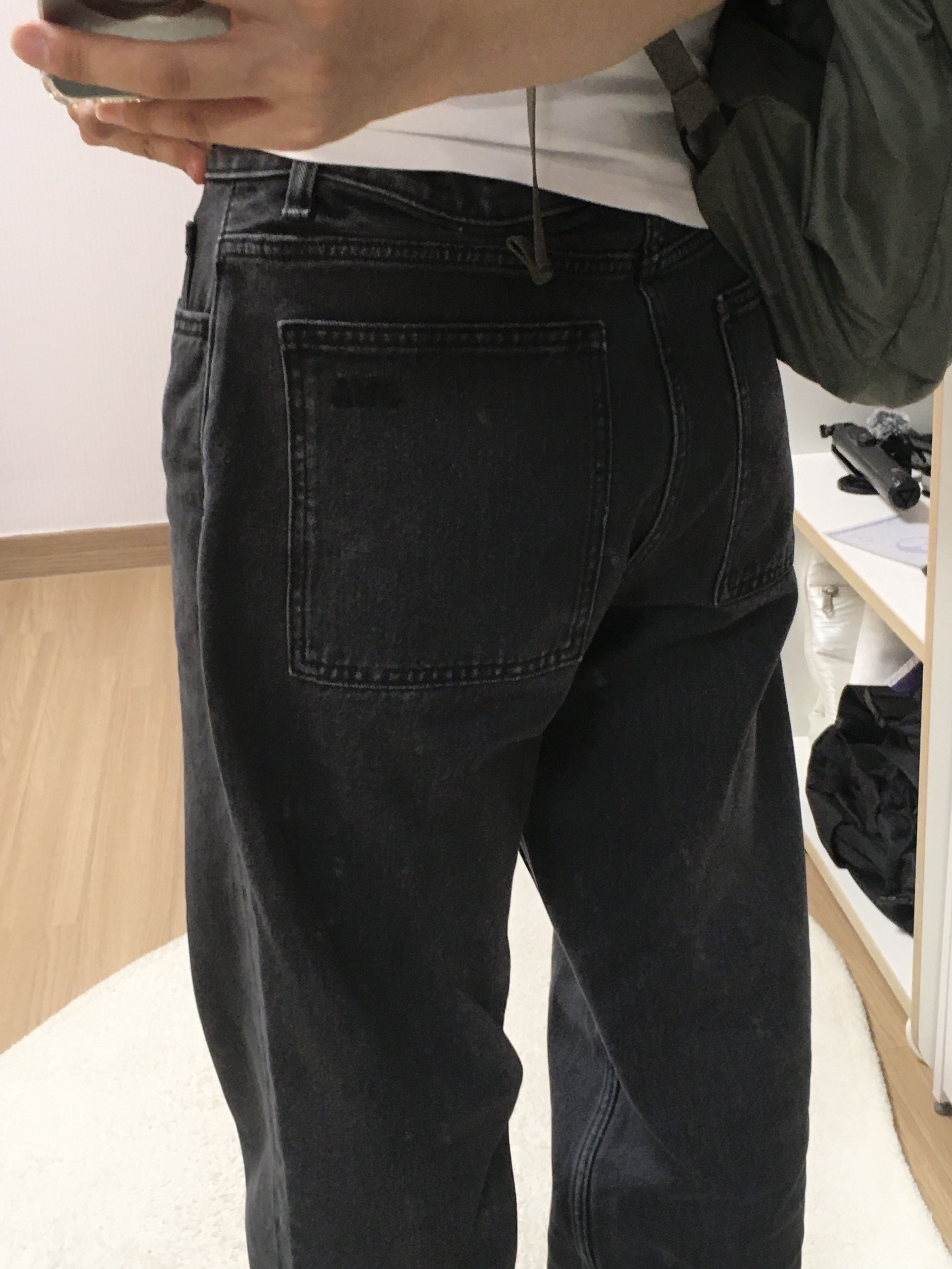Uniqlo x JW Anderson Straight Jeans Gray, Arc'teryx Heliad 15 Backpack Forage 착용 스타일 - 3