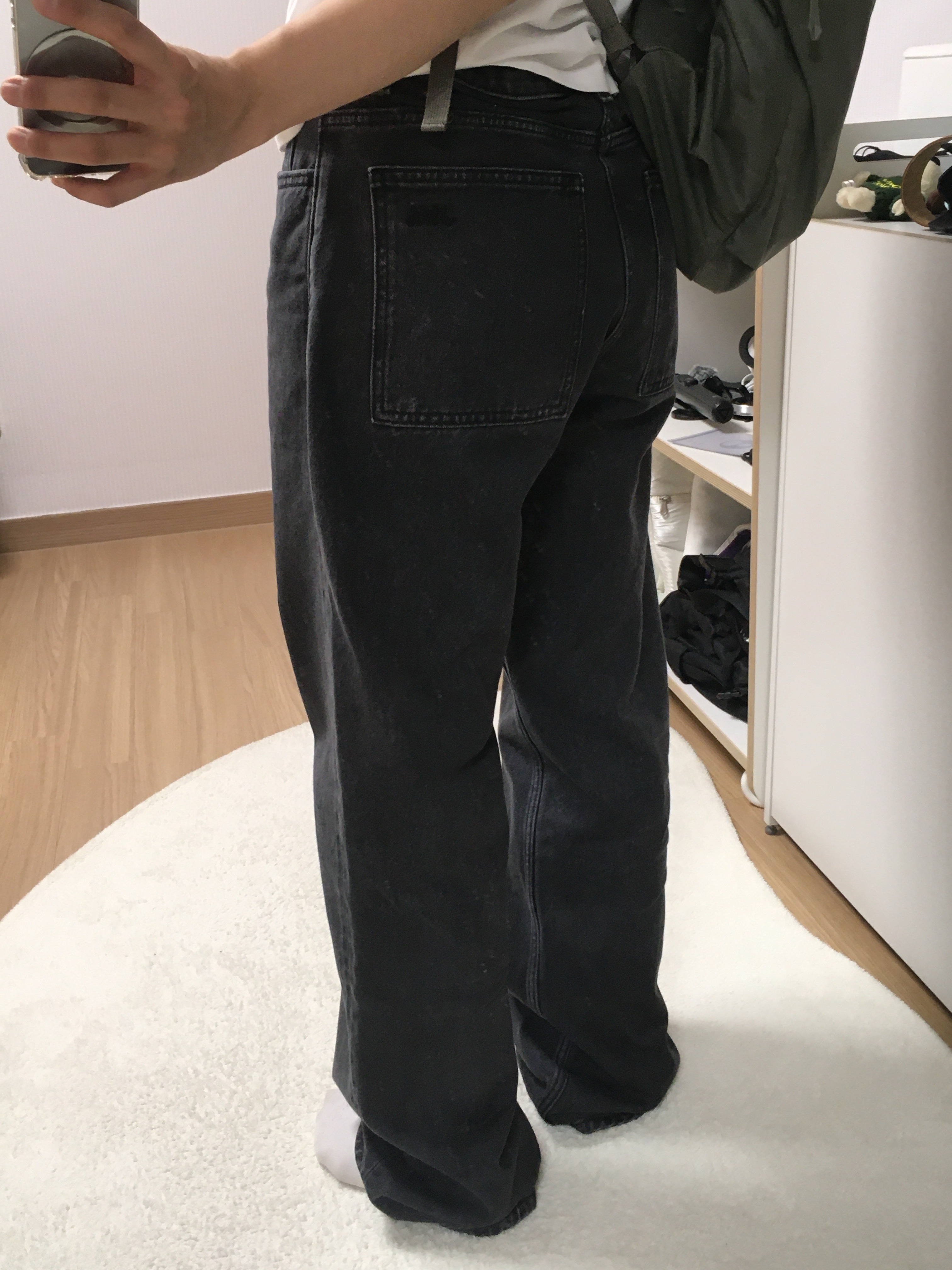 Uniqlo x JW Anderson Straight Jeans Gray, Arc'teryx Heliad 15 Backpack Forage 착용 스타일 - 2
