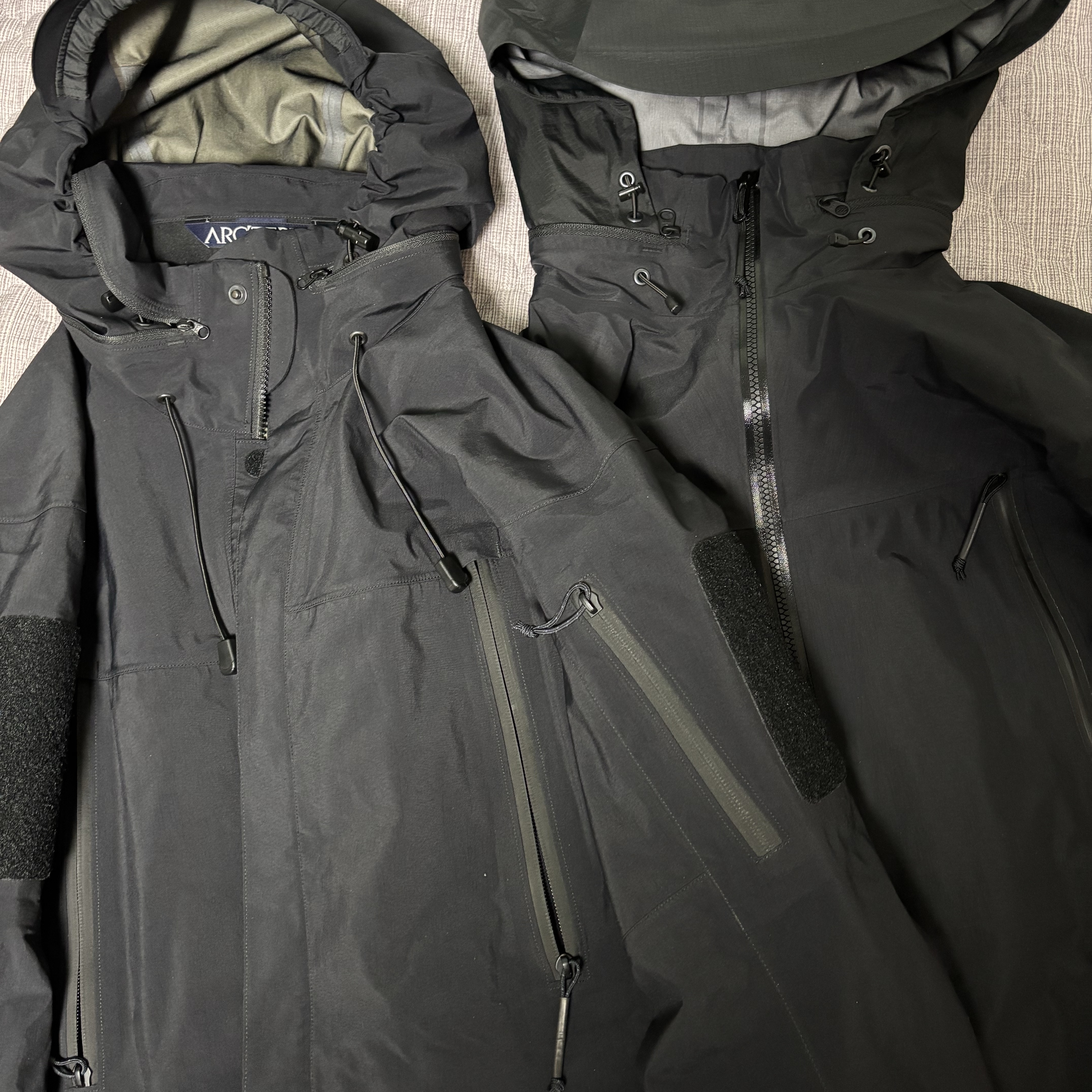 Arc'teryx LEAF Alpha Jacket Gen 2.2 Black 착용 스타일 - 1