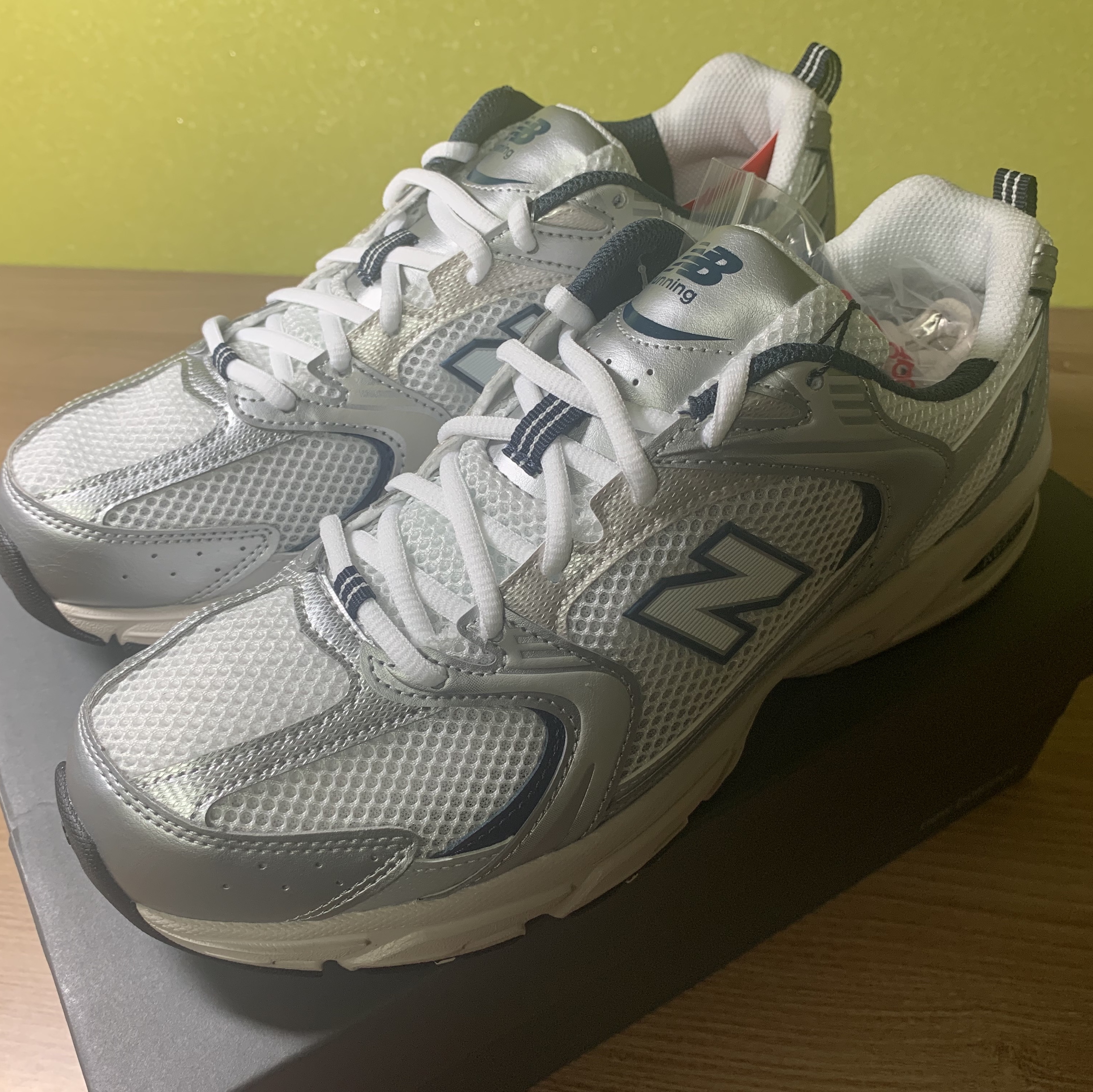 New Balance 530 Steel Grey 착용 스타일