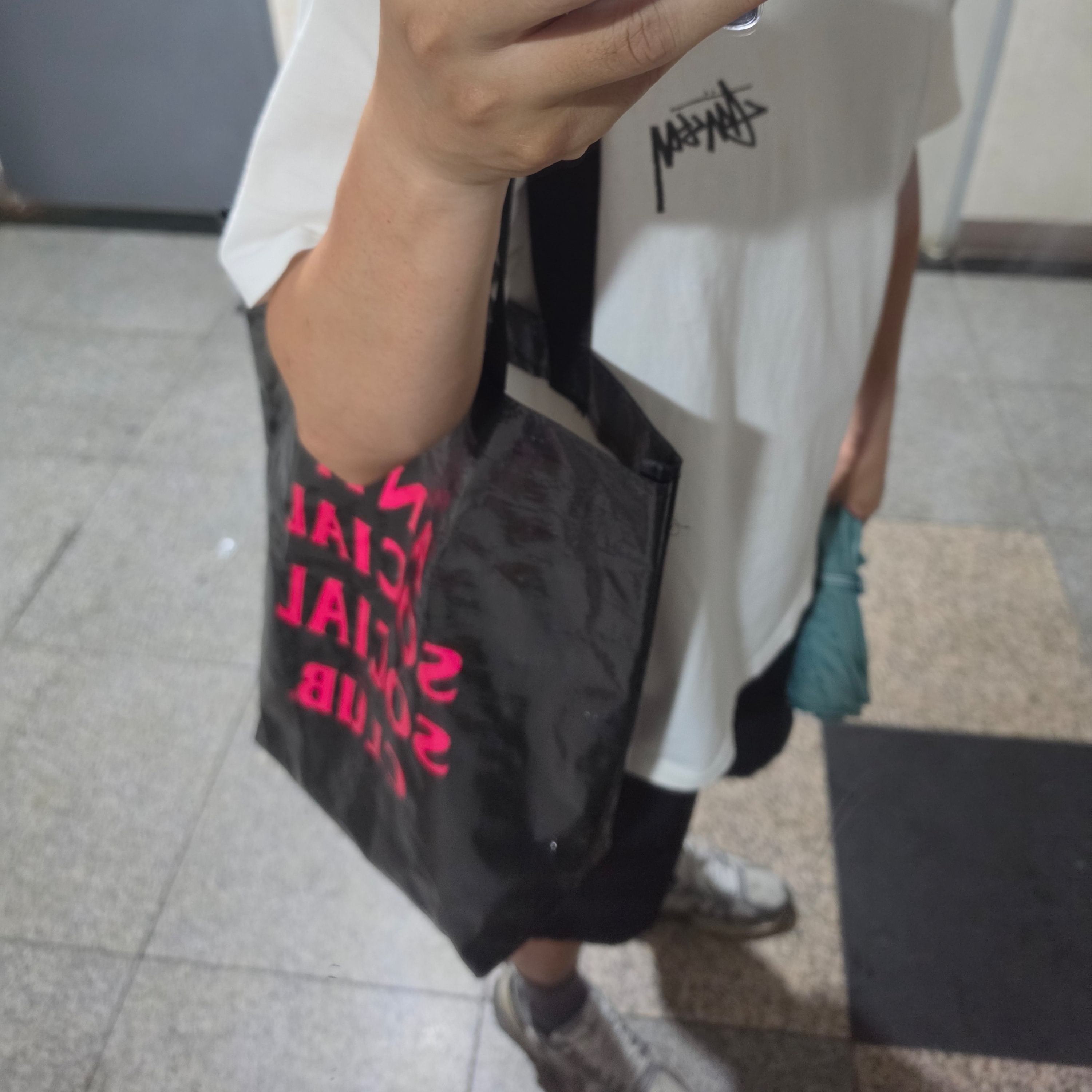 Anti Social Social Club Reusable Bag Black, Stussy Basic Stussy T-Shirt White 착용 스타일