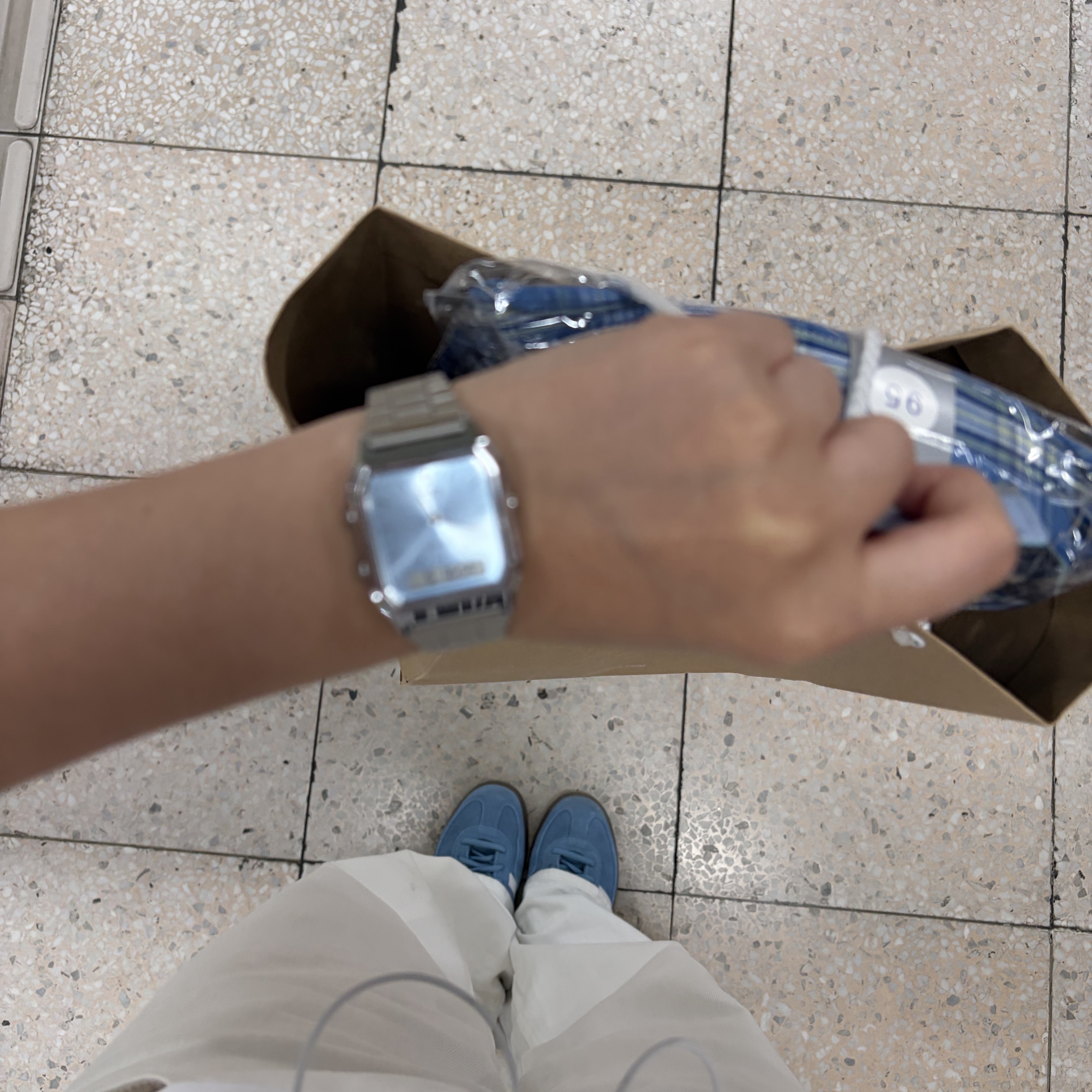Casio AQ-230A-2A1MQY, Adidas Spezial Handball Light Blue 착용 스타일