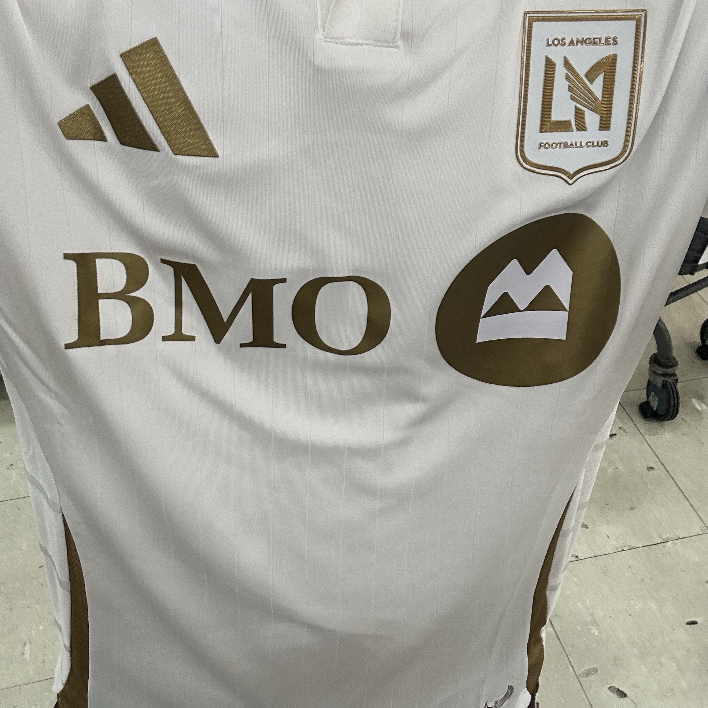 Adidas LAFC 2025/26 Away Authentic Jersey White - US Sizing (Non Marking Ver.) 착용 스타일 - 1