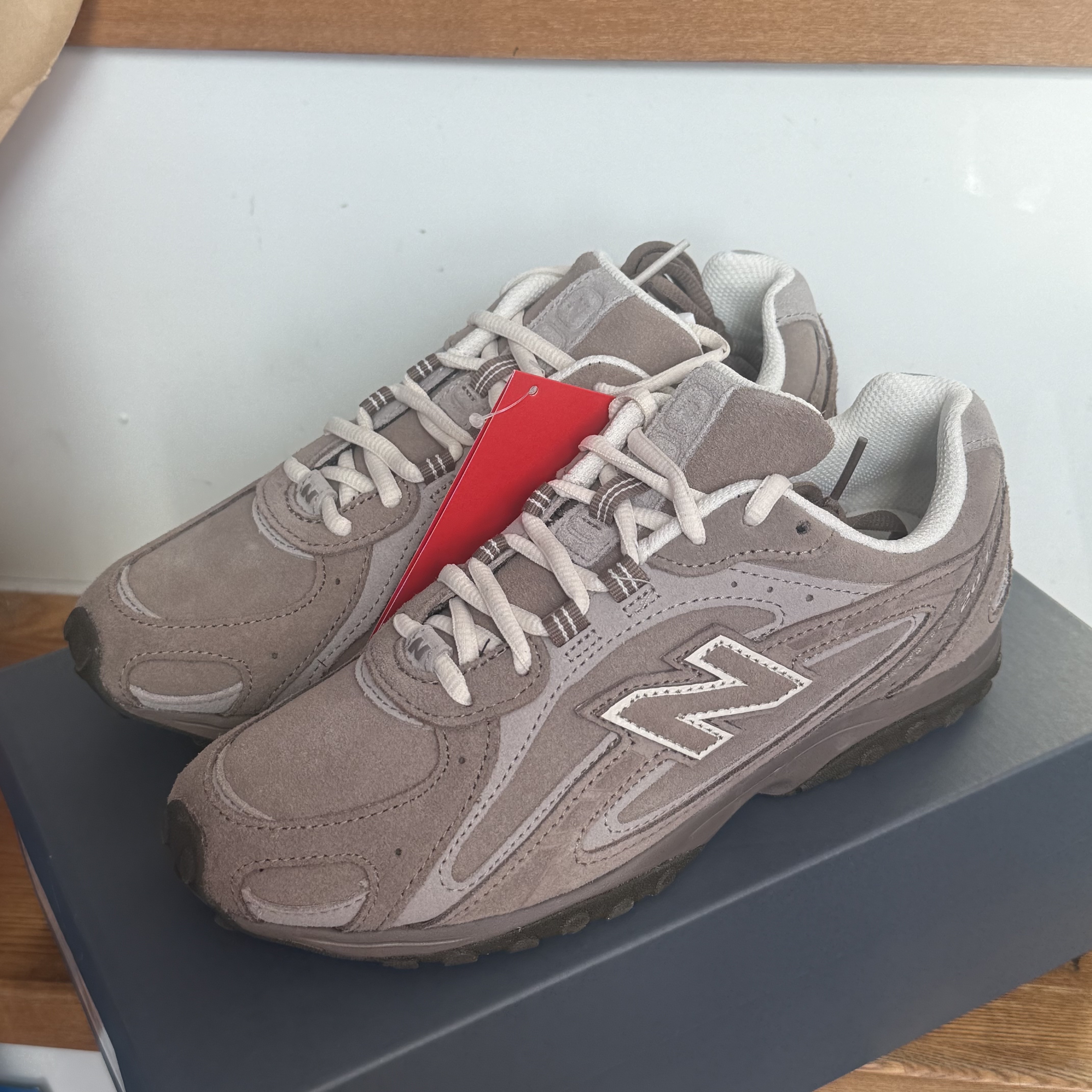 New Balance 204L Suede Mushroom Arid Stone 착용 스타일
