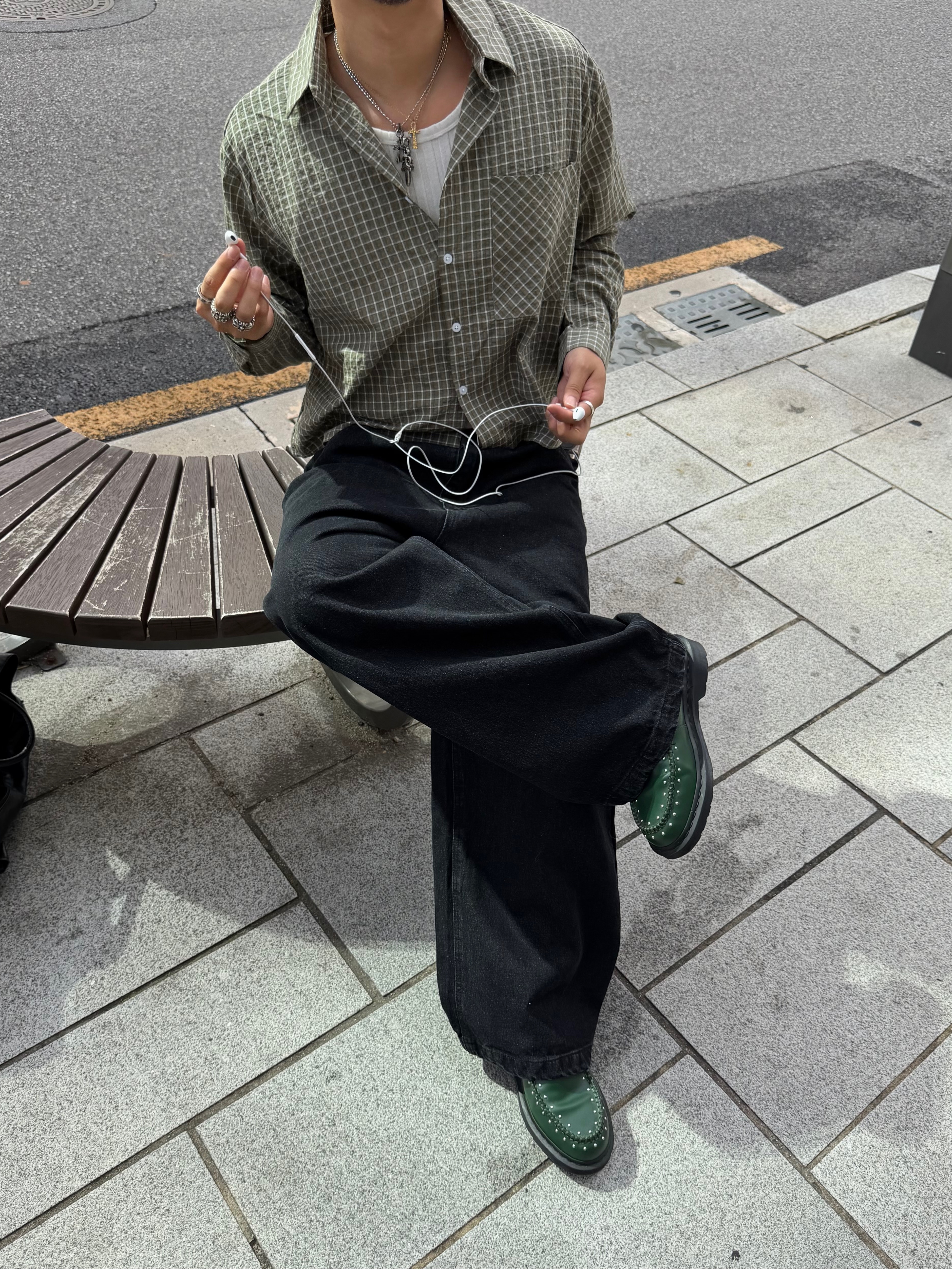 Dr. Martens x Supreme Studded Penton Loafers Dark Green - 25SS, Dr. Martens x Supreme Studded Penton Loafers Red - 25SS 착용 스타일 - 4