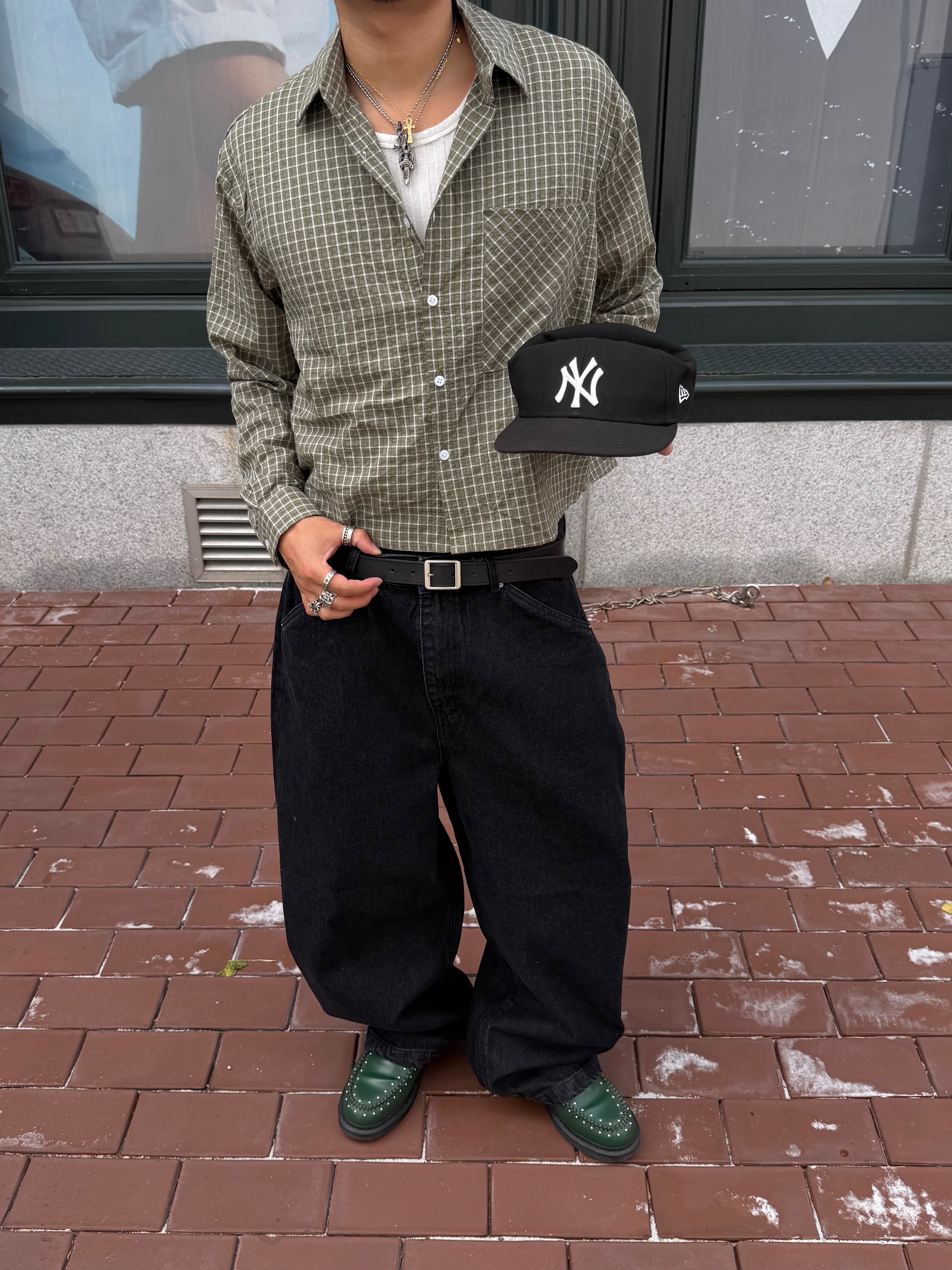 Dr. Martens x Supreme Studded Penton Loafers Dark Green - 25SS, Dr. Martens x Supreme Studded Penton Loafers Red - 25SS 착용 스타일 - 2