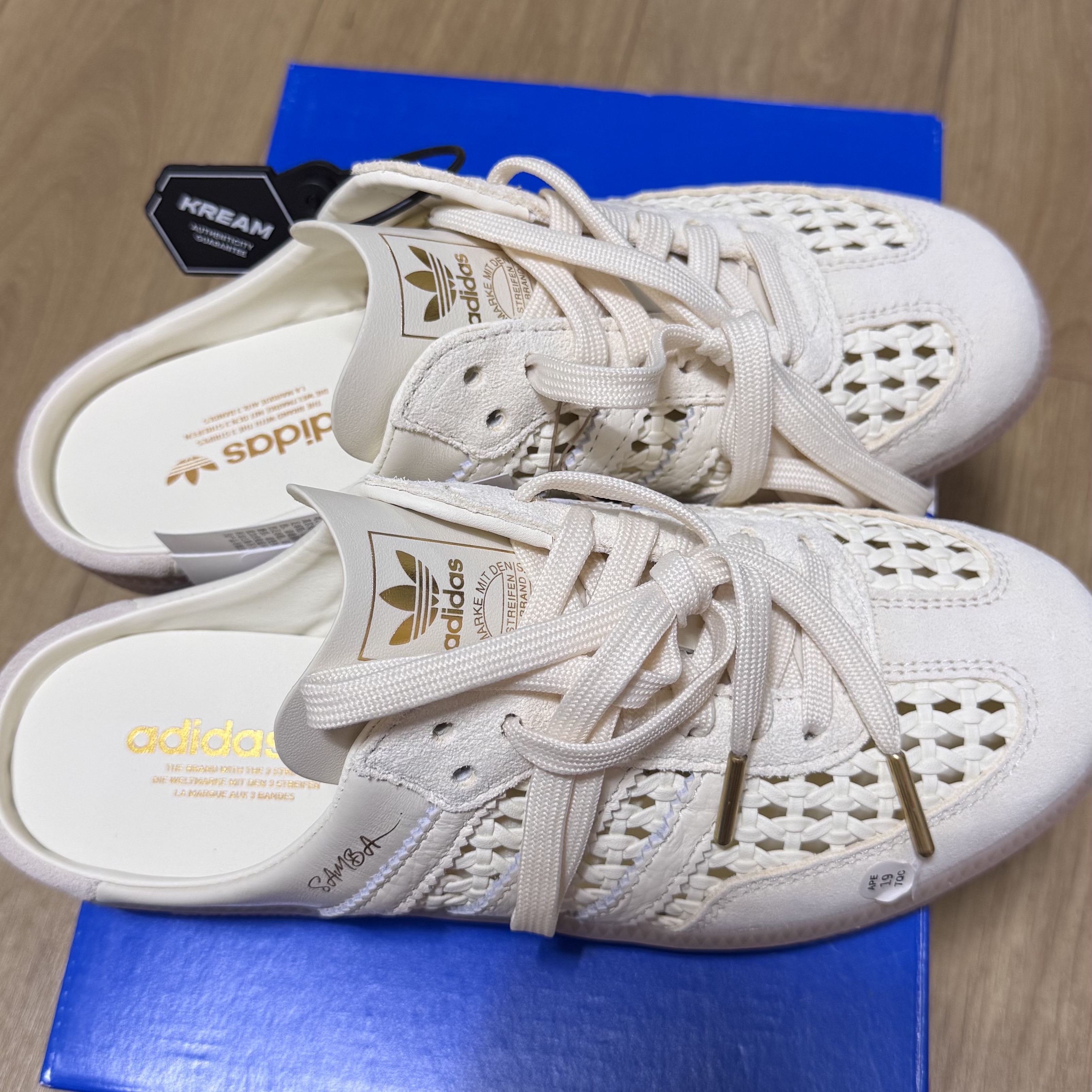 (W) Adidas Samba Mule Cream White Gold Metallic 착용 스타일