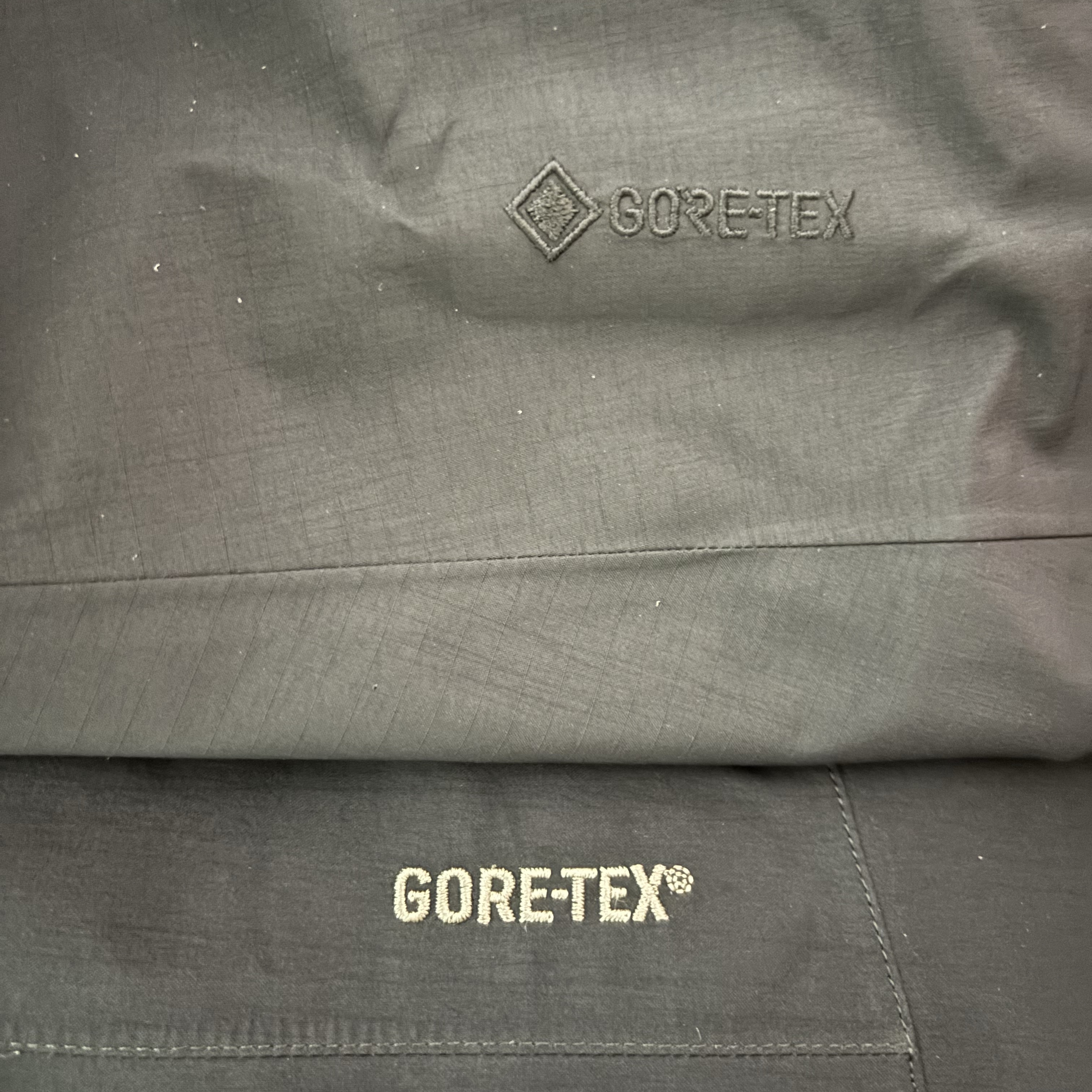 Arc'teryx LEAF Alpha Jacket Gen 2.2 Black 착용 스타일 - 3