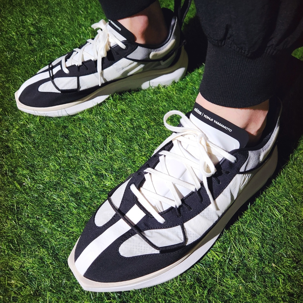 Y-3 야구 캡 클라이마쿨 블랙 오빗 그레이, Y-3 컷 라인 티셔츠 블랙 착용 스타일 - 5