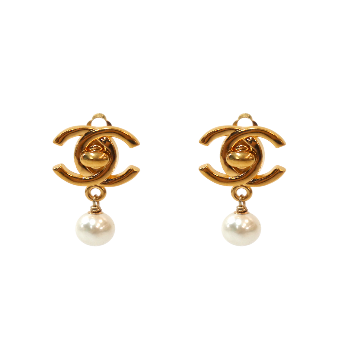 IT49MRQPGU2G Chanel Pearl Drop Turnlock CC Gold Earrings A-B62247