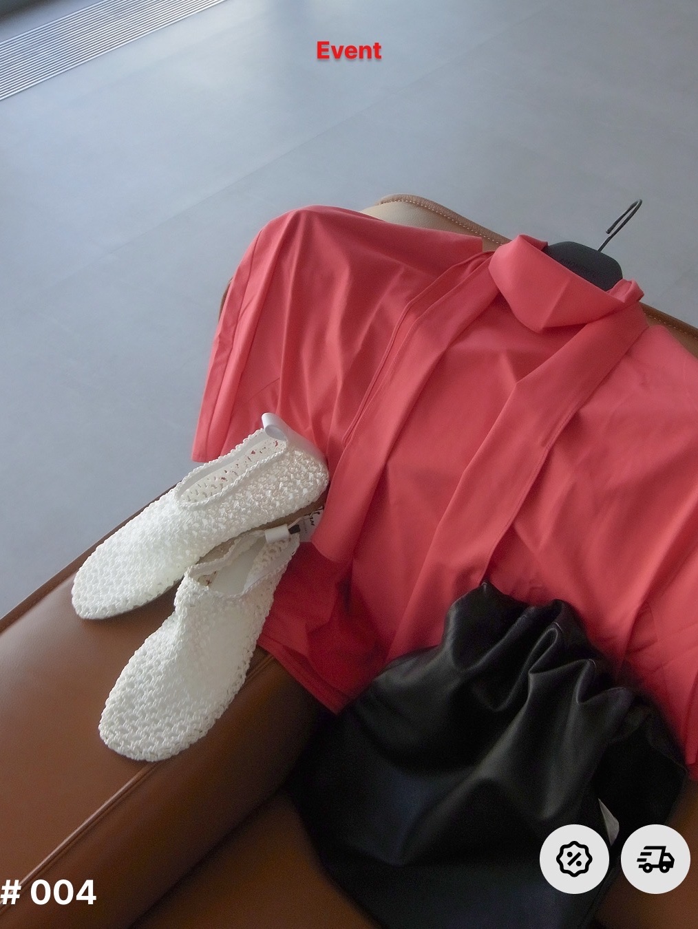 아모멘토 우먼 슬림 셔츠 블루 - 26SS, 아모멘토 우먼 울 숏 자켓 블랙 - 26SS 착용 스타일 - 5