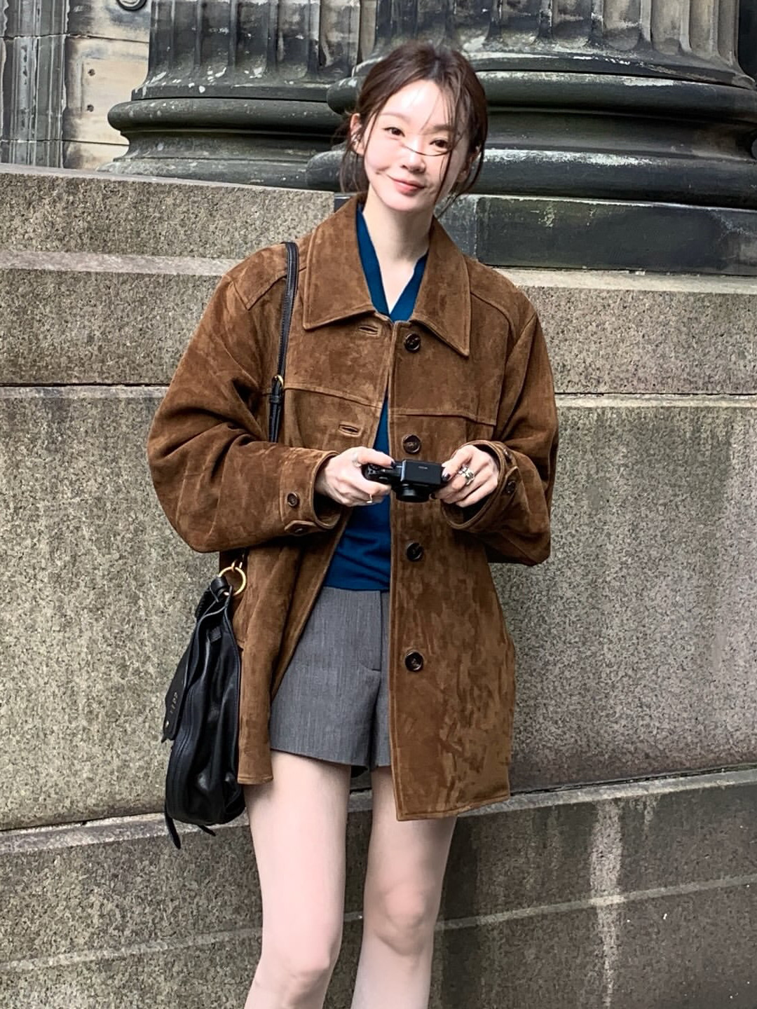미우 미우 랑데부 레더 백 블랙, 미우 미우 랑데부 레더 백 브라운 착용 스타일 - 3