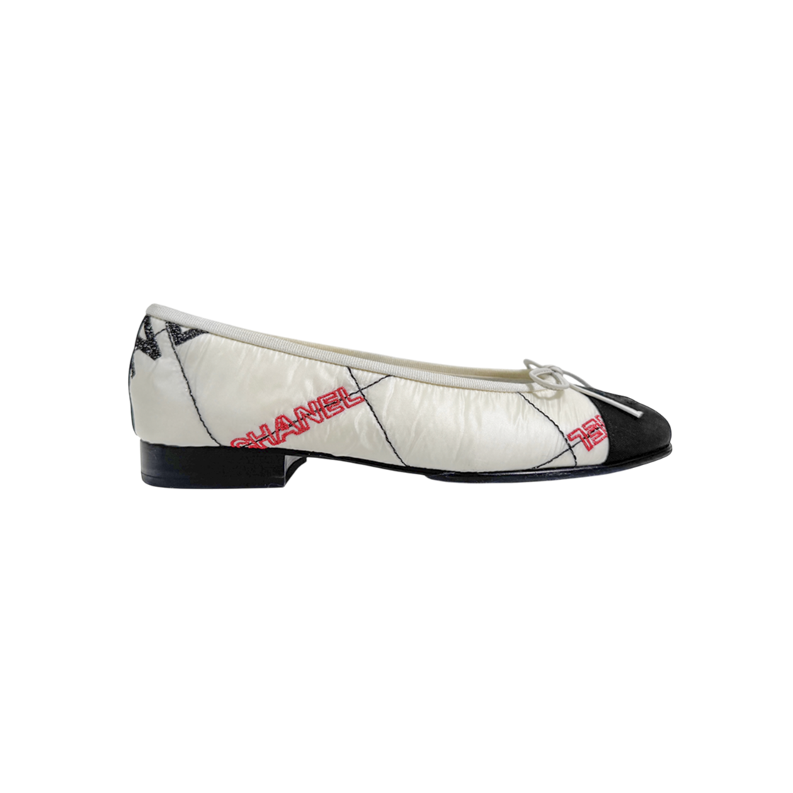 IT2EFHNSQJUM Chanel Women Ribbon Embroidered Logo Ballerina Flats White G02819