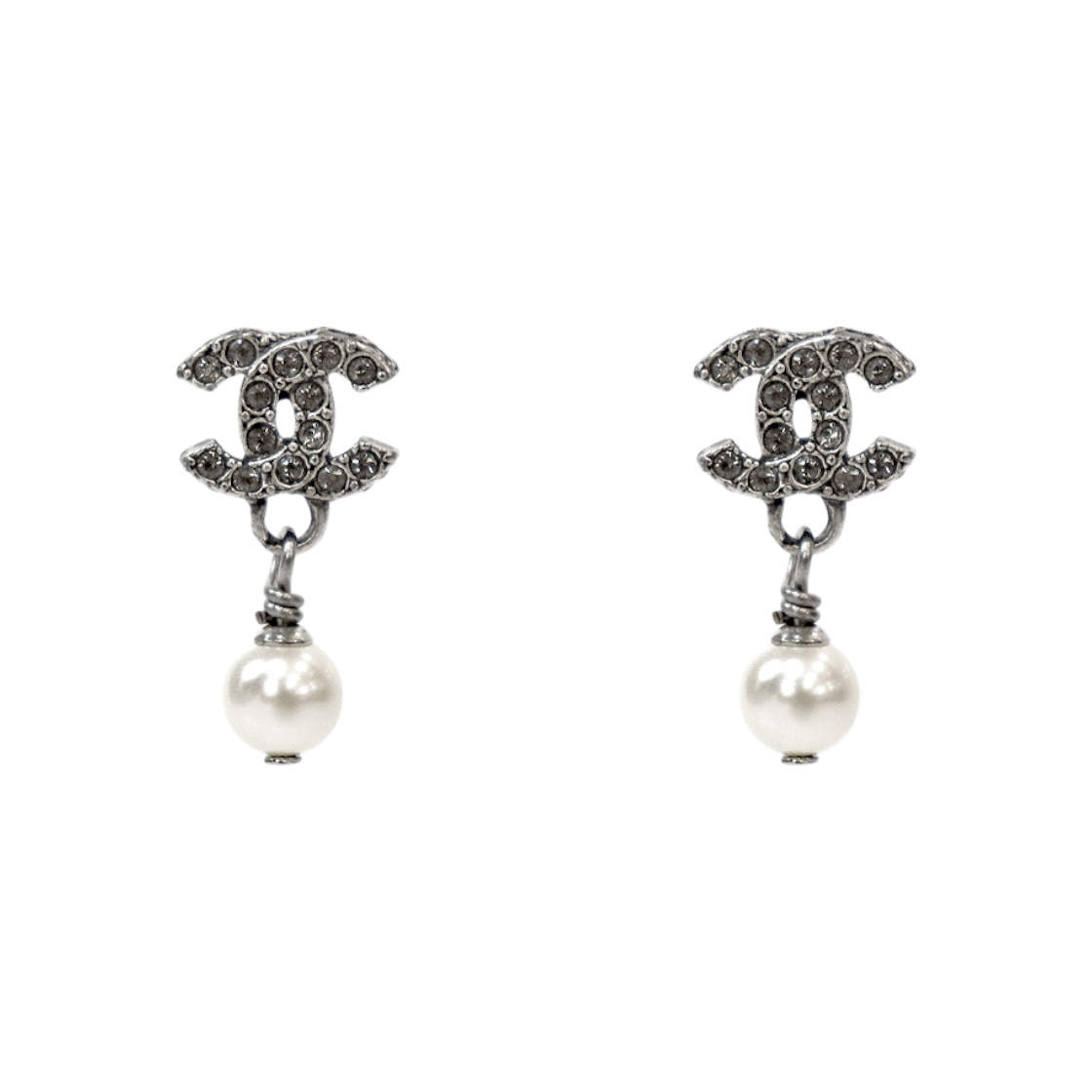 IT455L3RGBN4 Chanel Pearl Drop CC Silver Earrings A-B41087