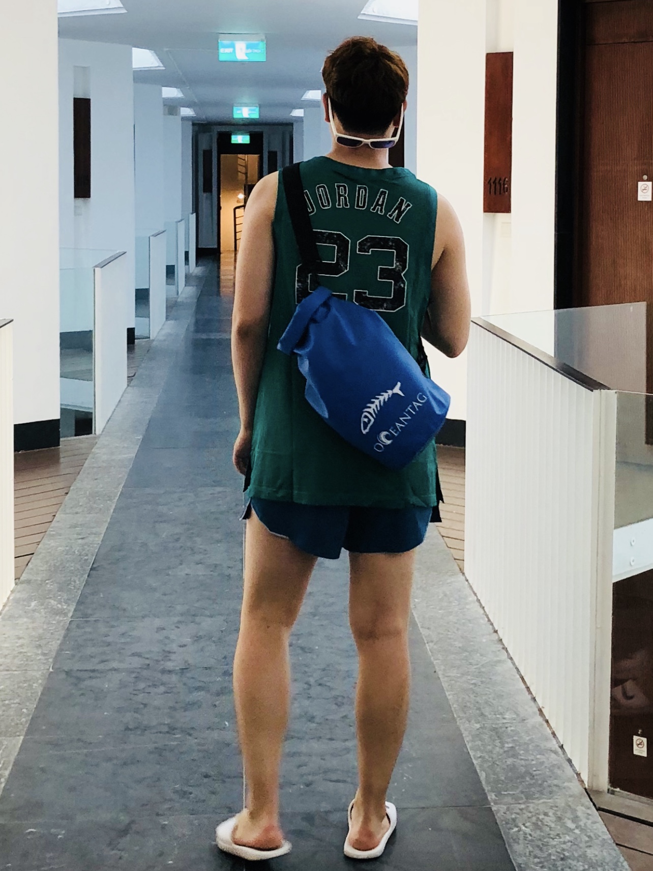 나이키 카와 샤워 슬라이드 화이트 착용 스타일