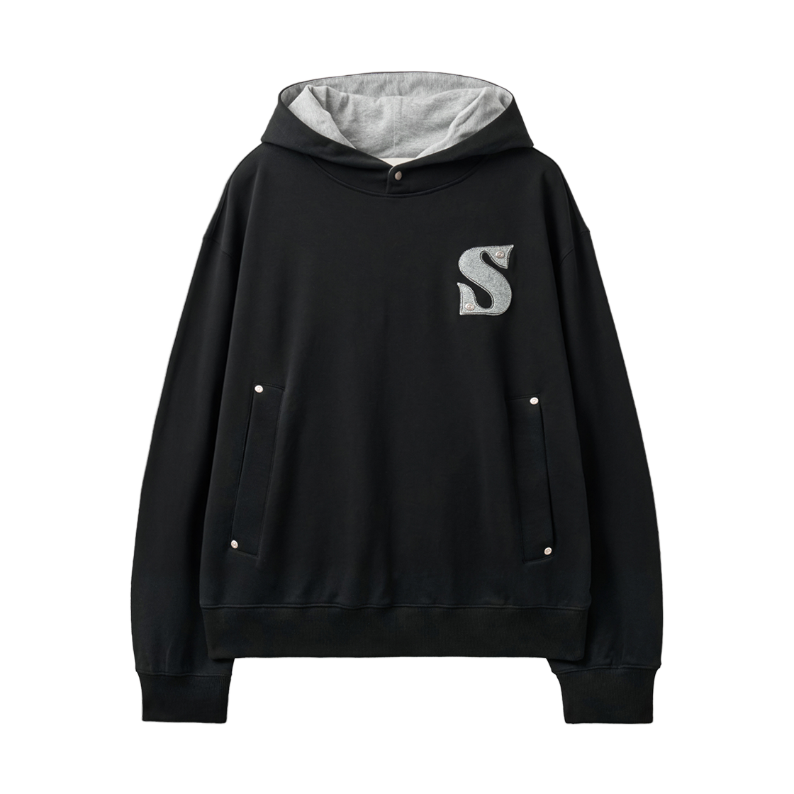 SA263UTH03BLK0 SATUR Small Rivet Applique Pocket Logo Hoodie Black