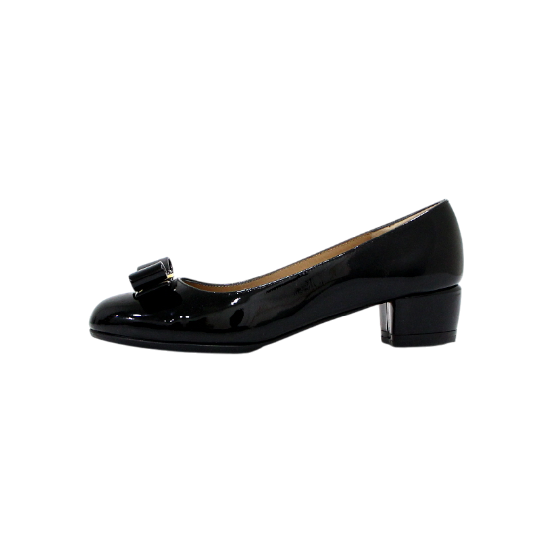 페라가모 블랙 페이던트 유광 레더 바라 금장로고 펌프스 여성 구두(Ferragamo Black Patent Leather Logo Pumps)