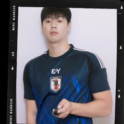 Y-3 재팬 2024 홈 레플리카 저지 레전드 잉크 - KR 사이즈 착용 스타일 - 2