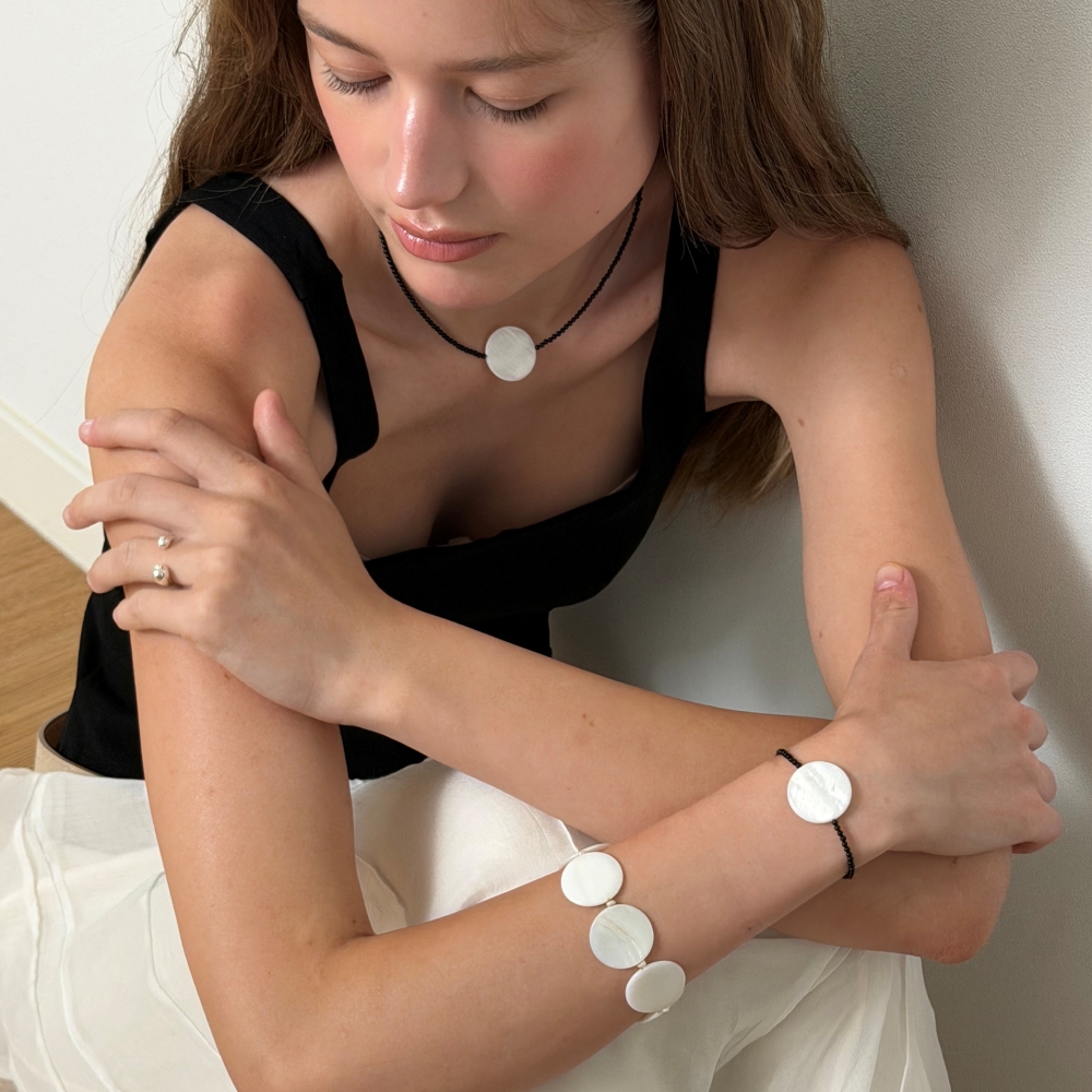 러브미몬스터 달 진주 오닉스 팔찌 블랙(lovememonster Moon Pearl Onyx Bracelet BLACK) - 3