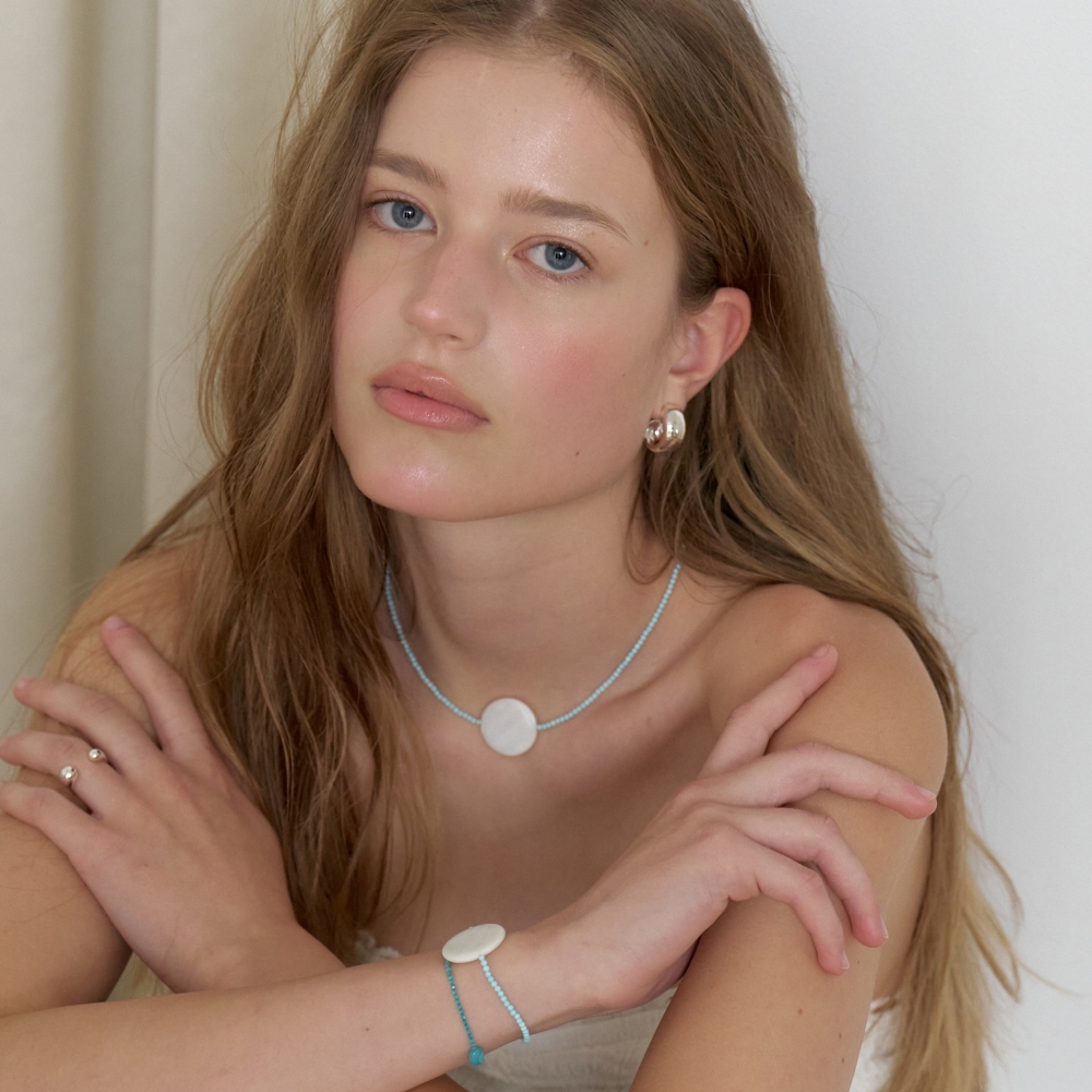 러브미몬스터 달 진주 하울라이트 목걸이 베이비블루(lovememonster Moon Pearl Howlite Necklace BABY BLUE) - 3