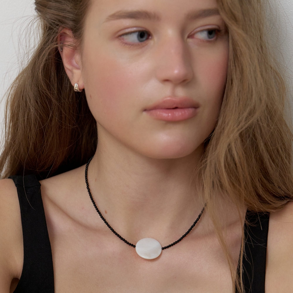 러브미몬스터 달 진주 오닉스 목걸이 블랙(lovememonster Moon Pearl Onyx Necklace BLACK) - 2