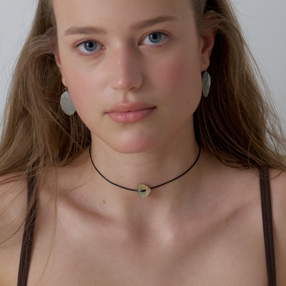 러브미몬스터 자개 단추 쵸커 하트모양(lovememonster Shell Button Choker Heart) - 2