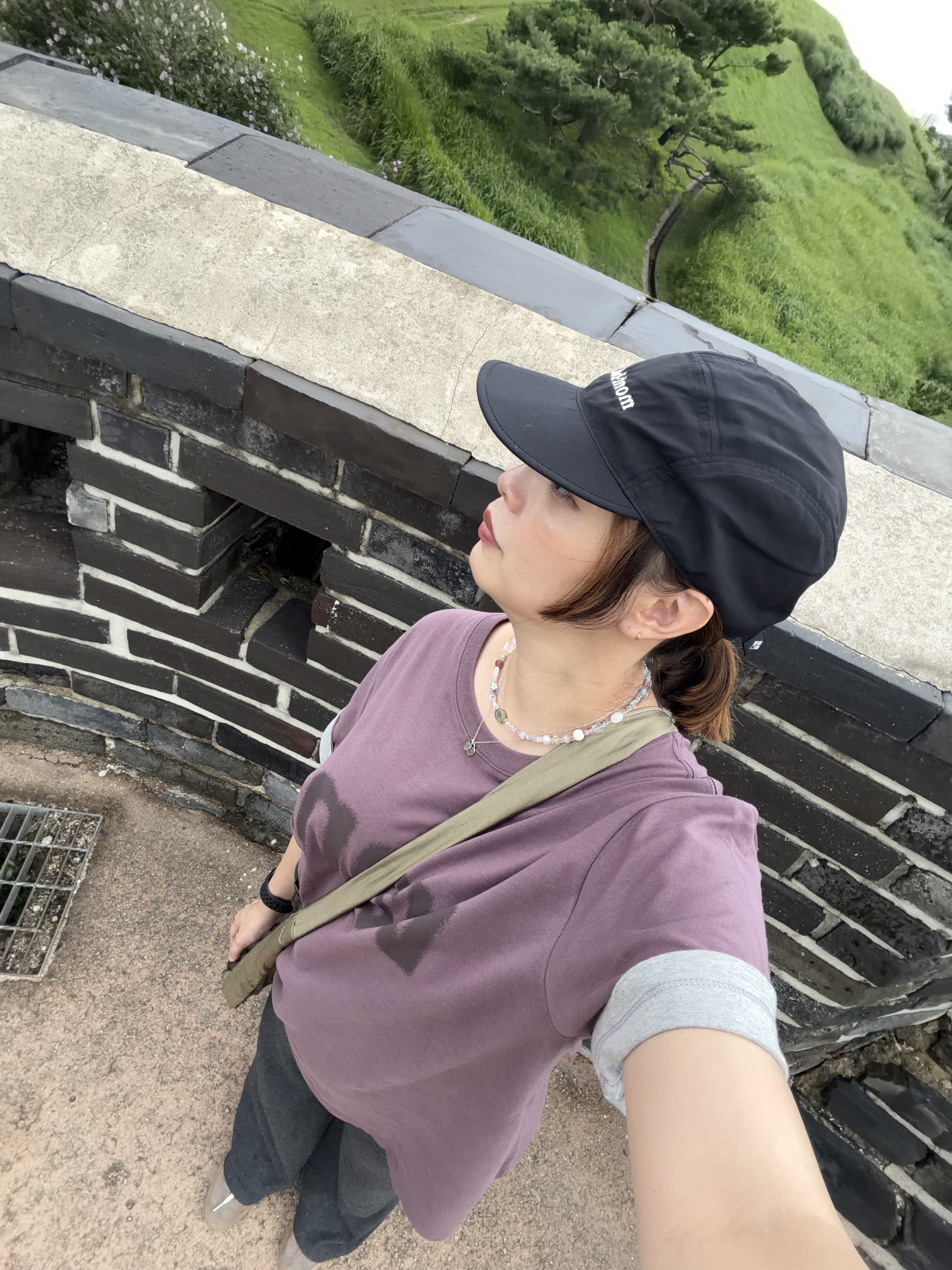 몽벨 아웃도어 크러셔블 캡 블랙, (W) 아디다스 스페지알 핸드볼 어스 스트라타 오프 화이트 착용 스타일 - 7