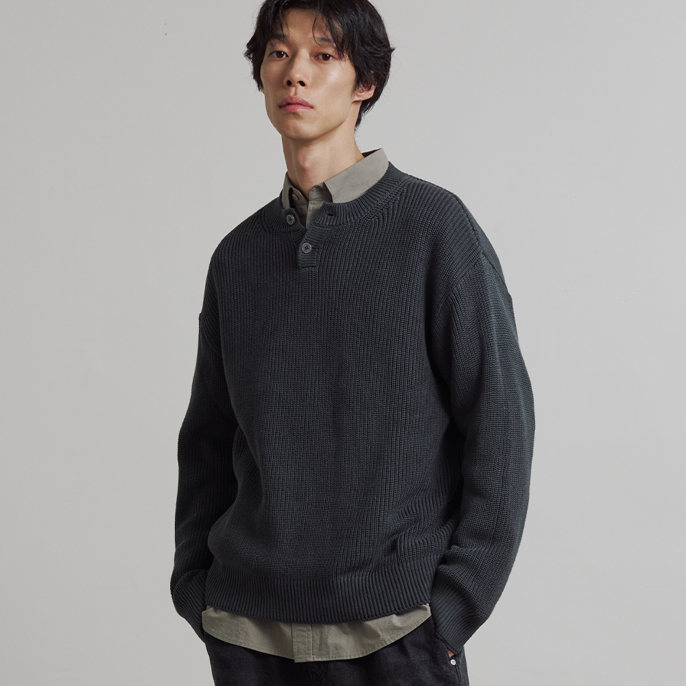 니티드 코튼 헨리넥 와플 니트 차콜(Knitted Cotton Henley Neck Waffle Knit Charcoal) - 2
