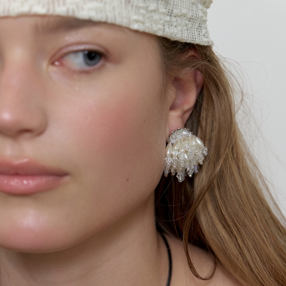 러브미몬스터 크리스탈 부케 귀걸이 아이보리(lovememonster Crystal Bouquet Earrings IVORY) - 3
