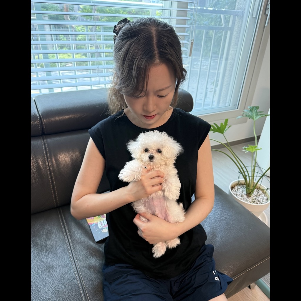 아이앱 스튜디오 아이앱 쇼츠 네이비 착용 스타일