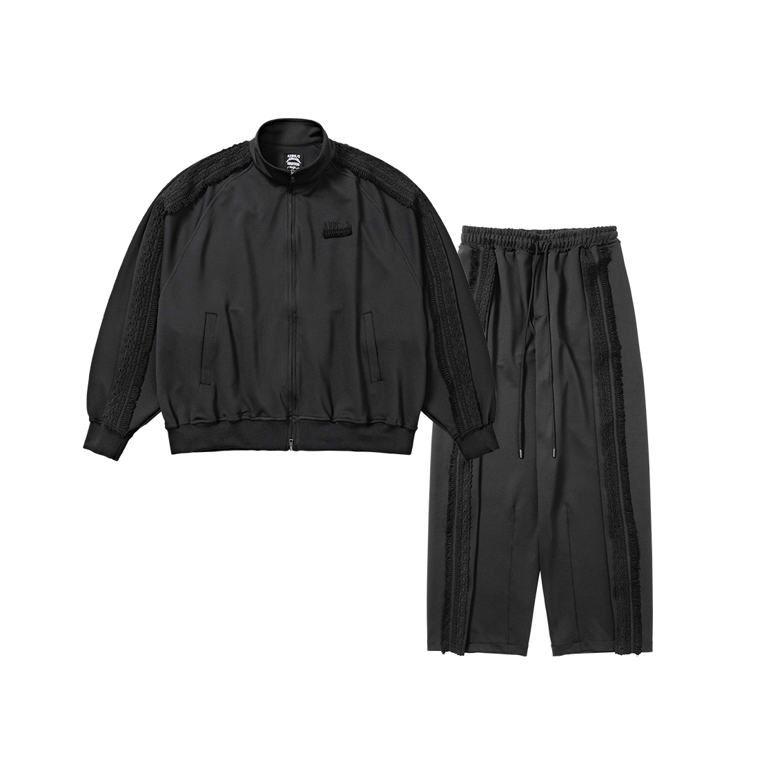 아조바이아조 멀티 레이스 트림 래글런 트랙 셋업 블랙(AJOBYAJO SET Multi Lace Trim Raglan Track Set-Up Black)